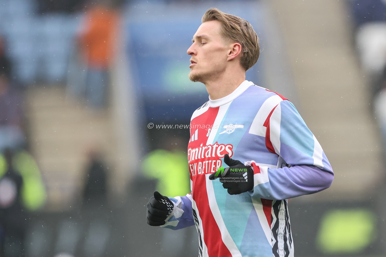 Martin Ã˜degaard of Arsenal in the pregame warmup session during the Premier League match Leicester City vs Arsenal at King Power Stadium, Leicester, United Kingdom, 15th February 2025

(Photo by Alfie Cosgrove/News Images)