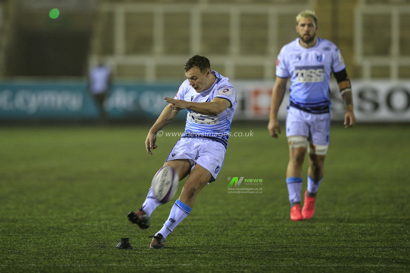 PENALTY Tomos Williams of Cardiff Blues kicks his fourth penalty of the game