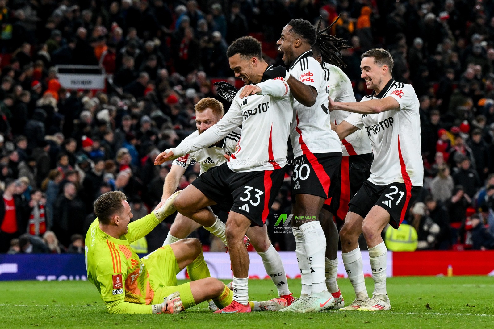 Bernd Leno of Fulham celebrates with teammates after winning on penalties during the Emirates FA Cup 5th Round match Manchester United vs Fulham at Old Trafford, Manchester, United Kingdom, 2nd March 2025

(Photo by Craig Thomas/News Images)