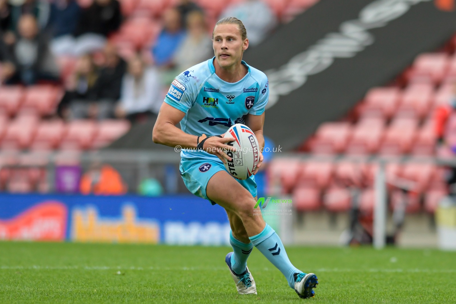 Jacob Miller (6) of Wakefield Trinity runs with the ball