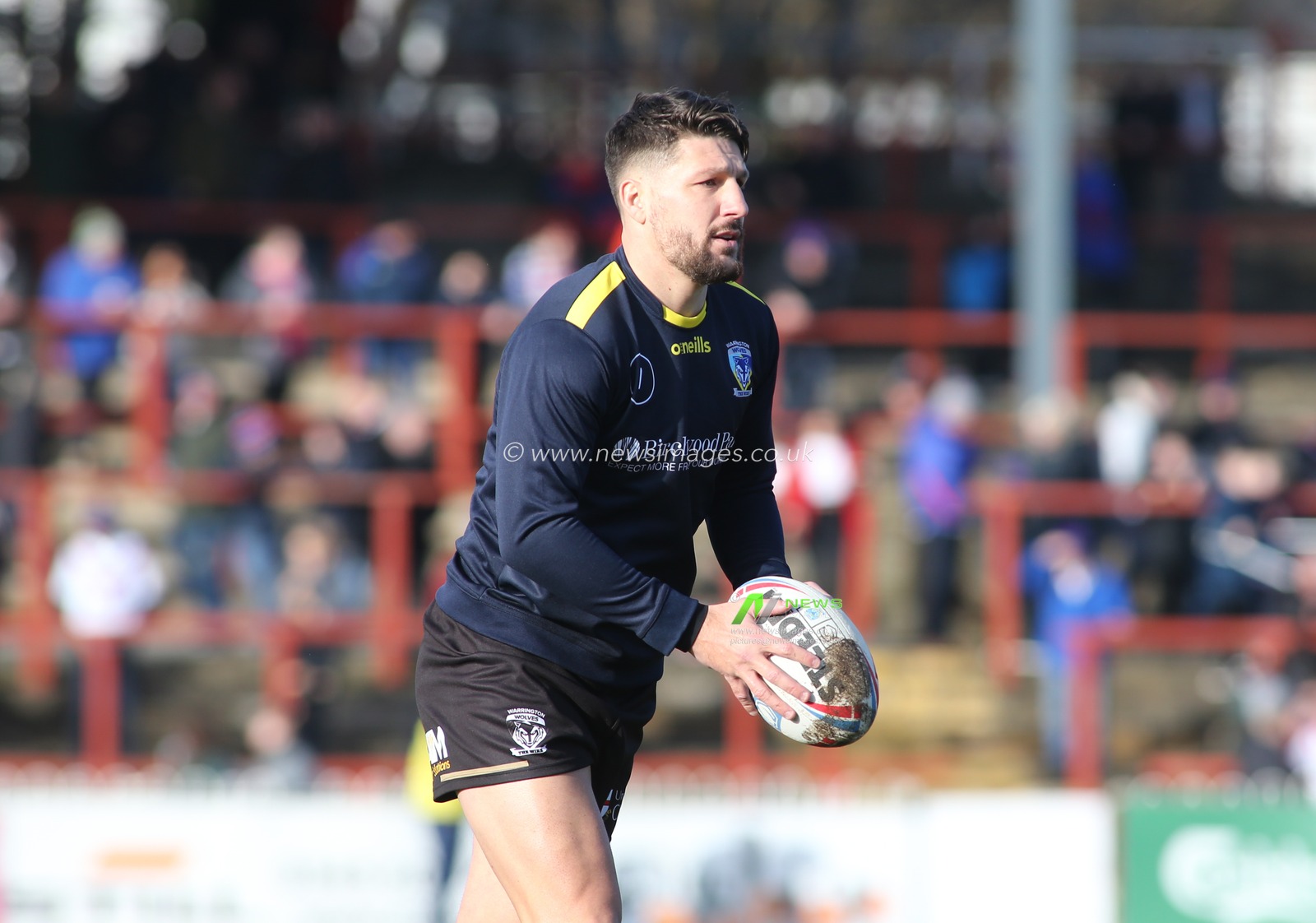 16th February 2020, Mobile Rocket Stadium, Wakefield, England; Betfred Super League, Wakefield Trinity v Warrington Wolves : Gareth Widdop of Warrington Wolves warms up.