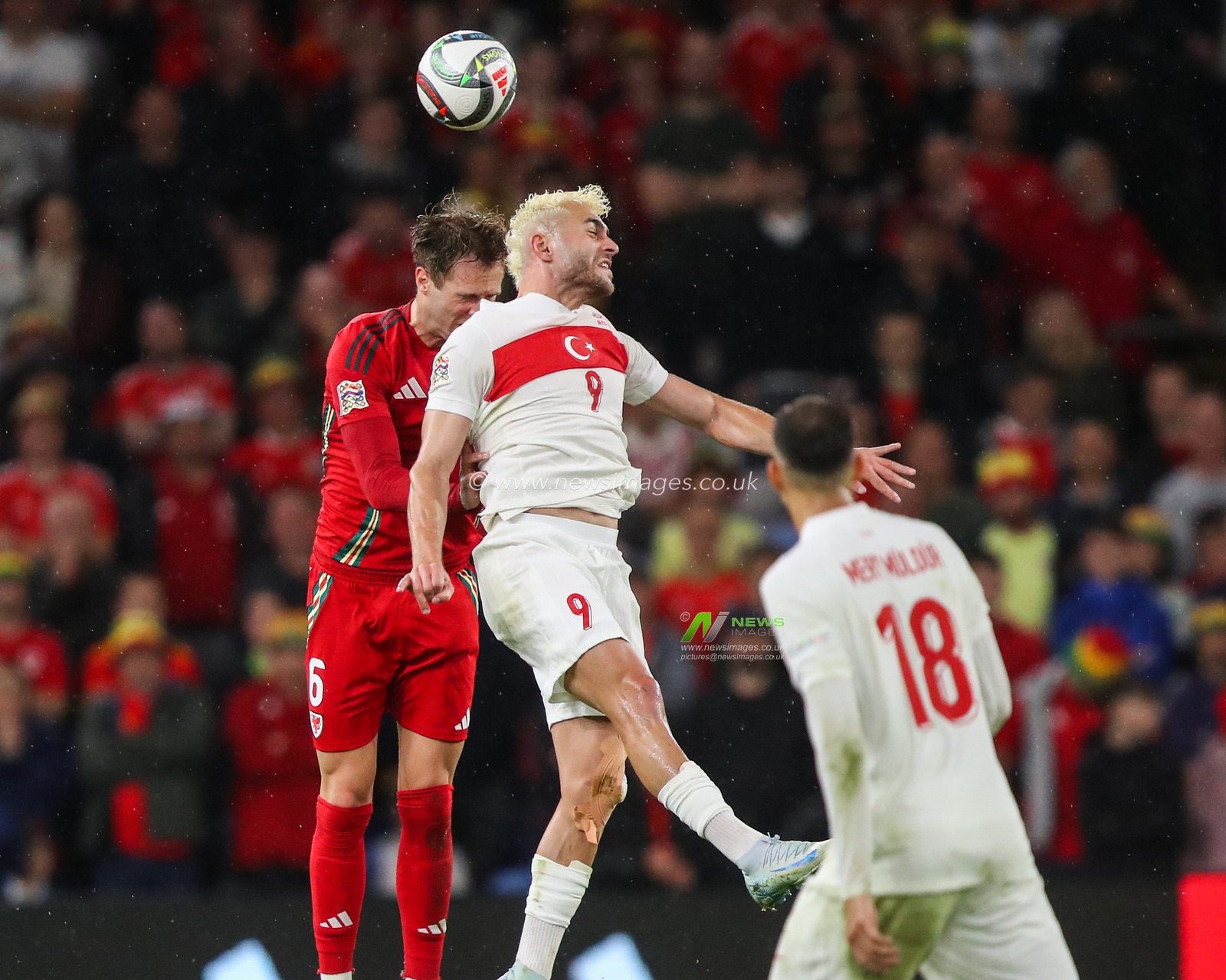 Joe Rodon of Wales and BarÄ±ÅŸ Alper YÄ±lmaz of TÃ¼rkiye battle for the ball during the UEFA Nations League - League B - Group 4 - Wales v Turkey at Cardiff City Stadium, Cardiff, United Kingdom, 6th September 2024

(Photo by Gareth Evans/News Images)