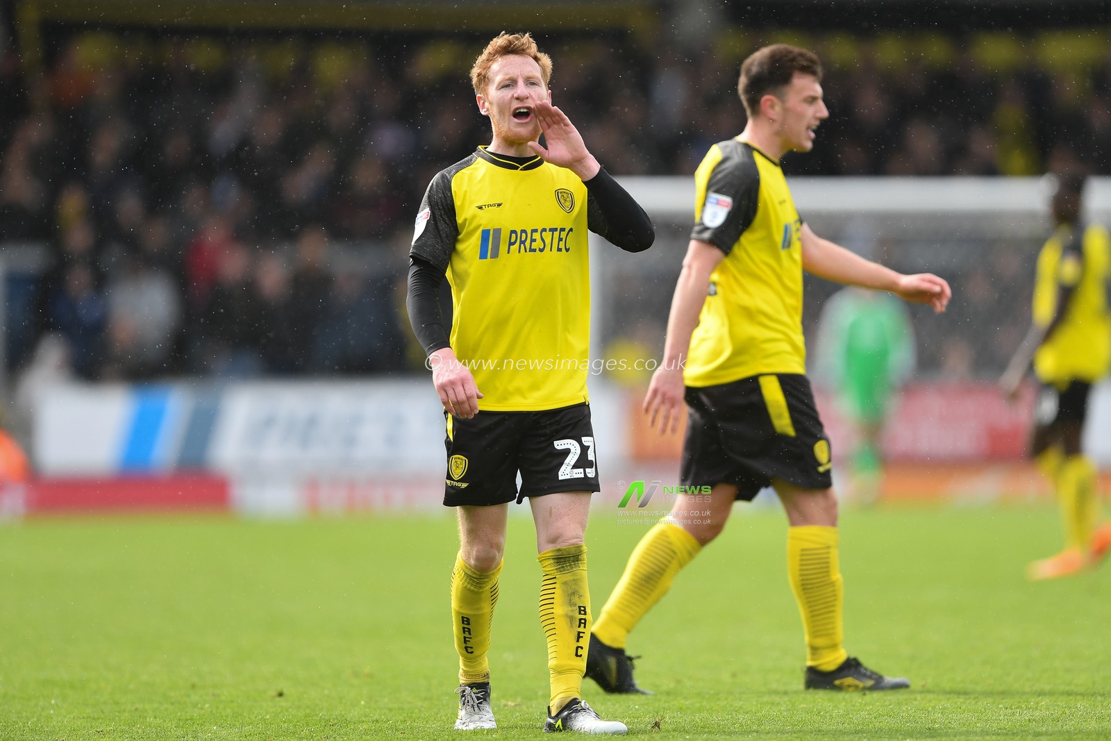 27th April 2019, Pirelli Stadium, Burton upon Trent, England; Sky Bet League One, Burton Albion vs Luton Town ; Stephen Quinn (23) of Burton Albion shouts instructions


Credit: Jon Hobley/News Images

English Football League images are subject to DataCo Licence