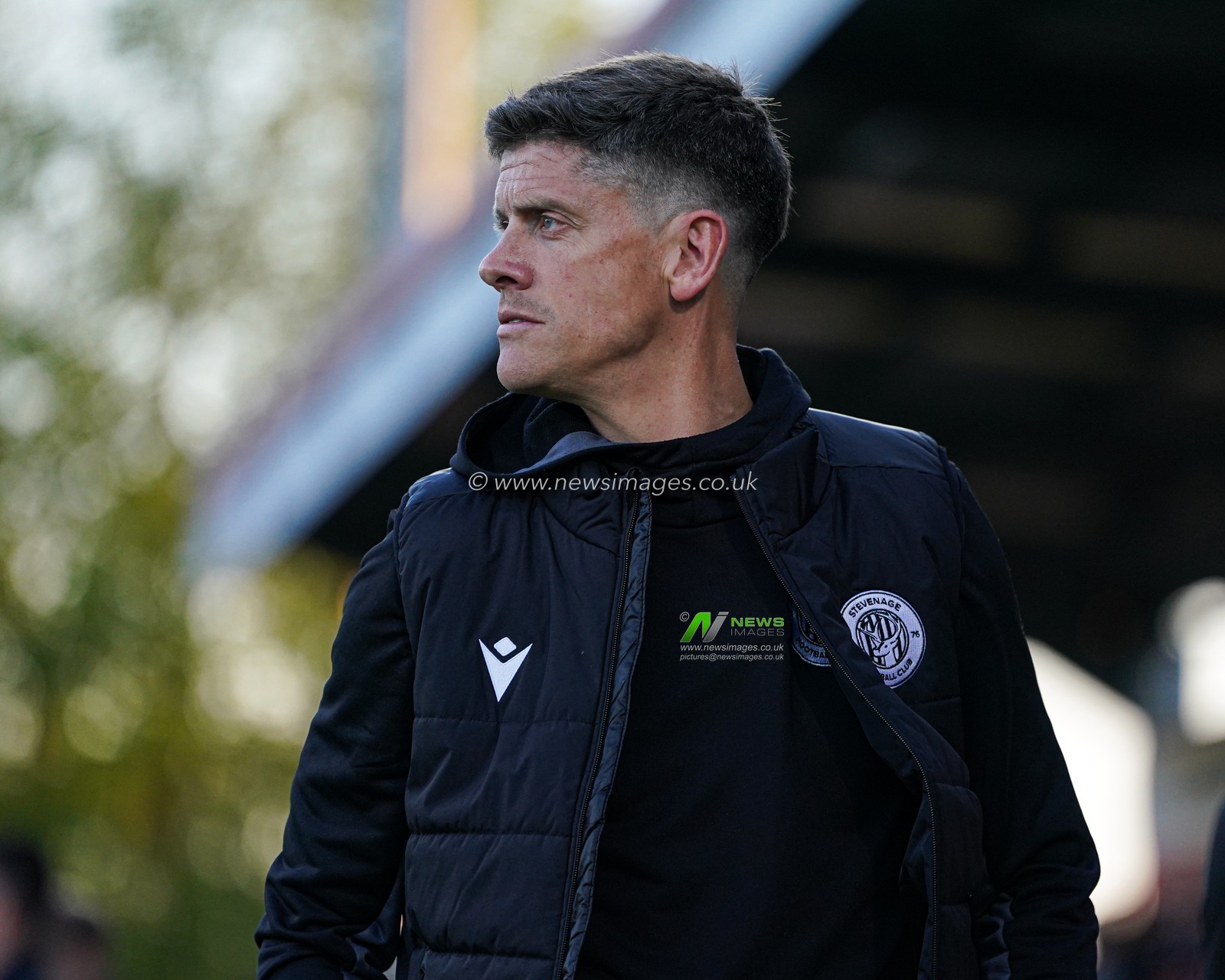 Alex Revell manager of Stevenage during the Sky Bet League 1 match Stevenage vs Birmingham City at Lamex Stadium, Stevenage, United Kingdom, 24th April 2025

(Photo by Harvey Murphy/News Images)