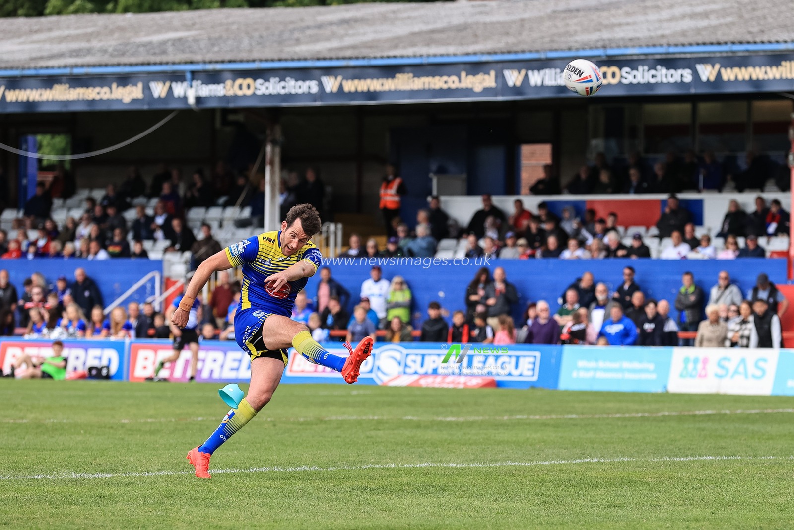 Stefan Ratchford #1 of Warrington Wolves converts for a goal