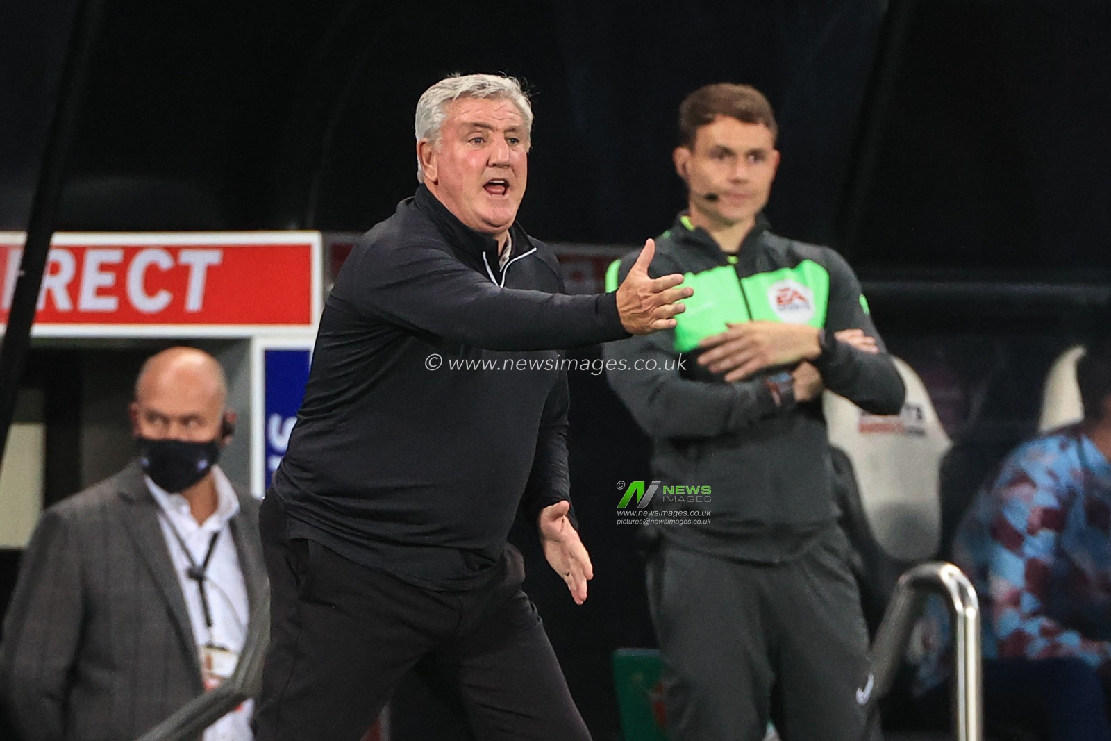 Steve Bruce manager of Newcastle United gives his team instructions