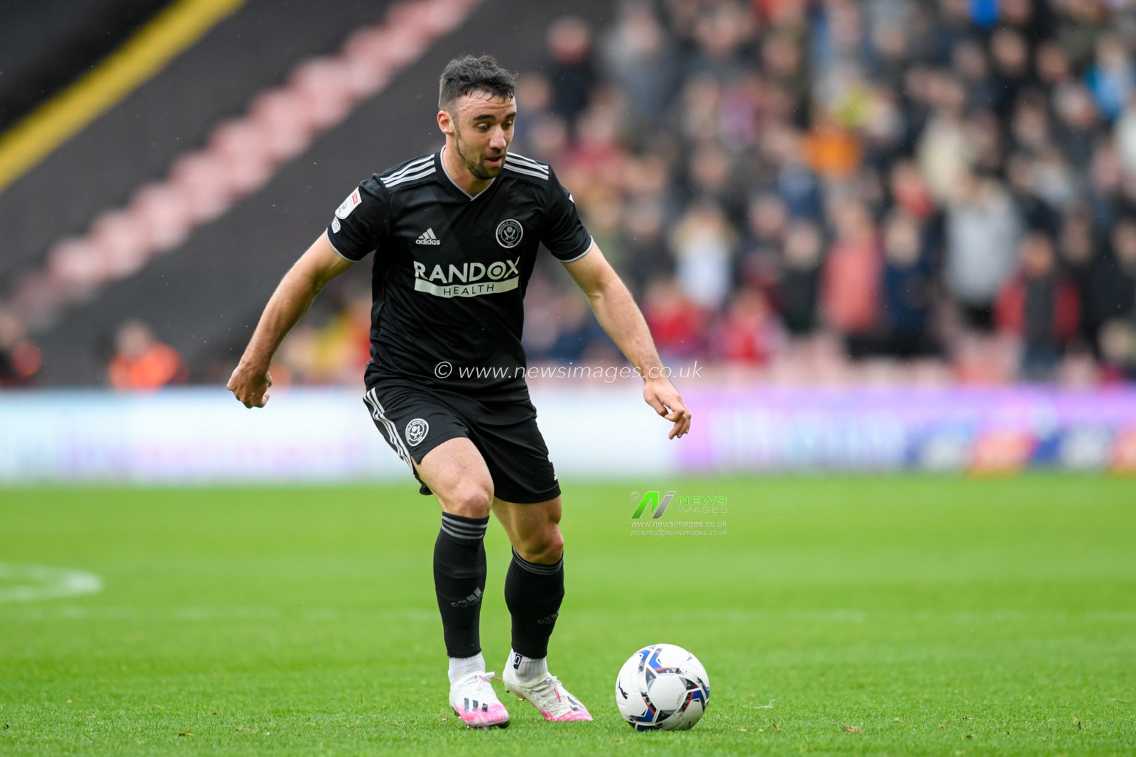 Enda Stevens #3 of Sheffield United with the ball