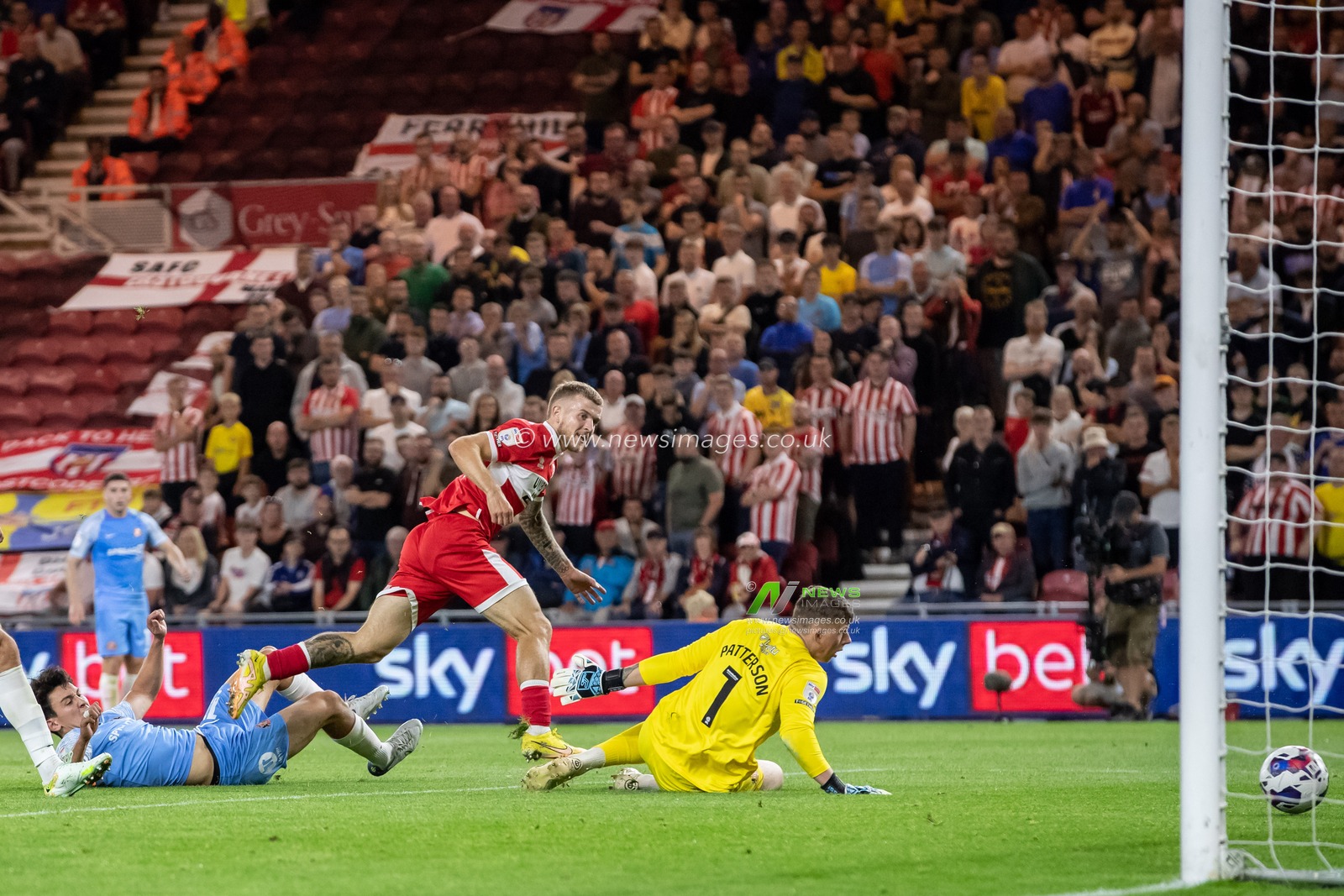 Riley McGree #8 of Middlesbrough shoots at goal and scores to make it 1-0 in the first half of the Sky Bet Championship match Middlesbrough vs Sunderland at Riverside Stadium, Middlesbrough, United Kingdom, 5th September 2022

(Photo by James Heaton/News Images)