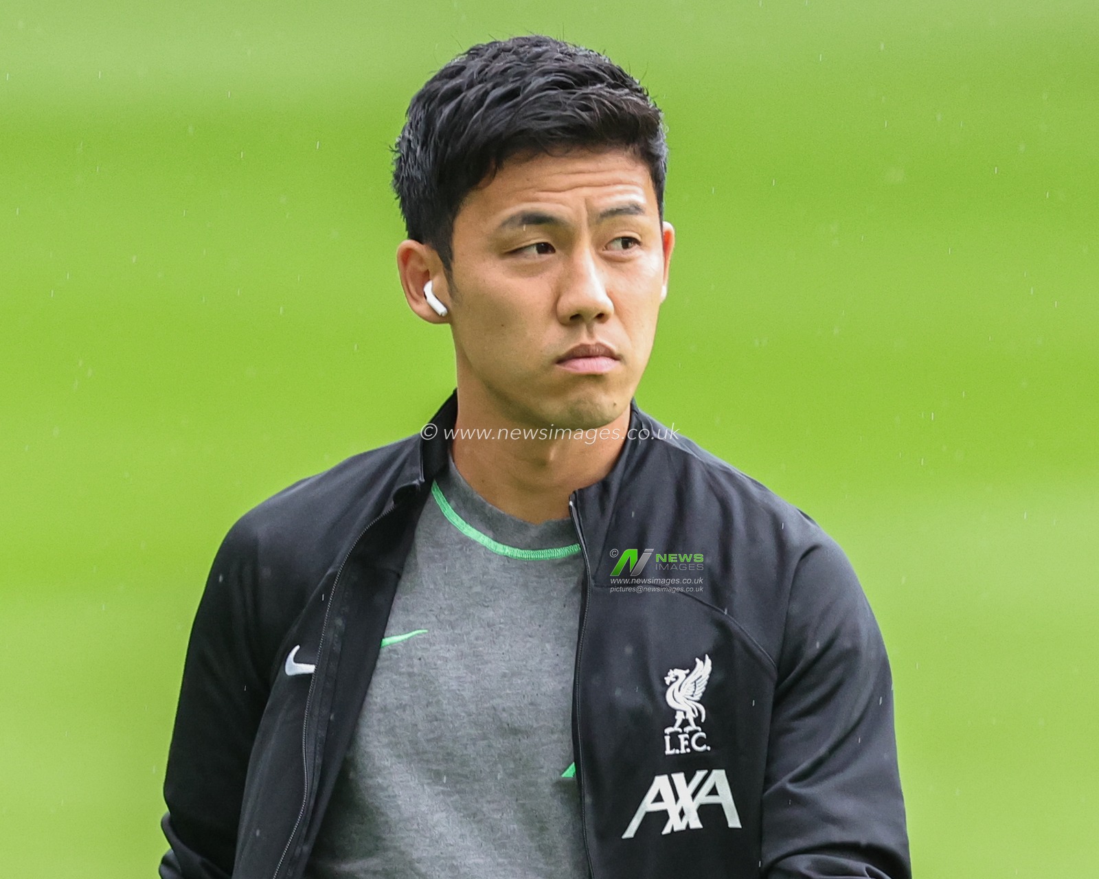 Wataru Endo #3 of Liverpool arrives during the Premier League match Newcastle United vs Liverpool at St. James's Park, Newcastle, United Kingdom, 27th August 2023

(Photo by Mark Cosgrove/News Images)