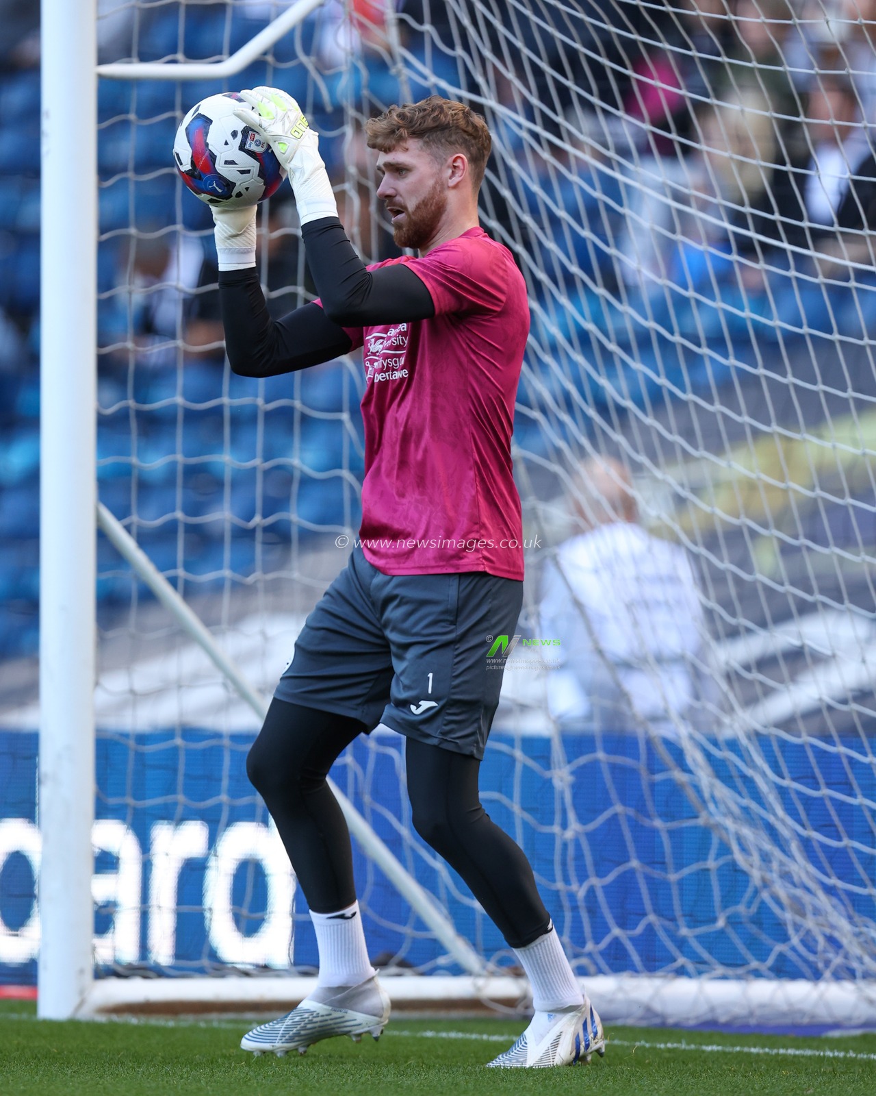 Andy Fisher #1 of Swansea City warming up ahead of the Sky Bet Championship match West Bromwich Albion vs Swansea City at The Hawthorns, West Bromwich, United Kingdom, 1st October 2022

(Photo by Simon Bissett/News Images)