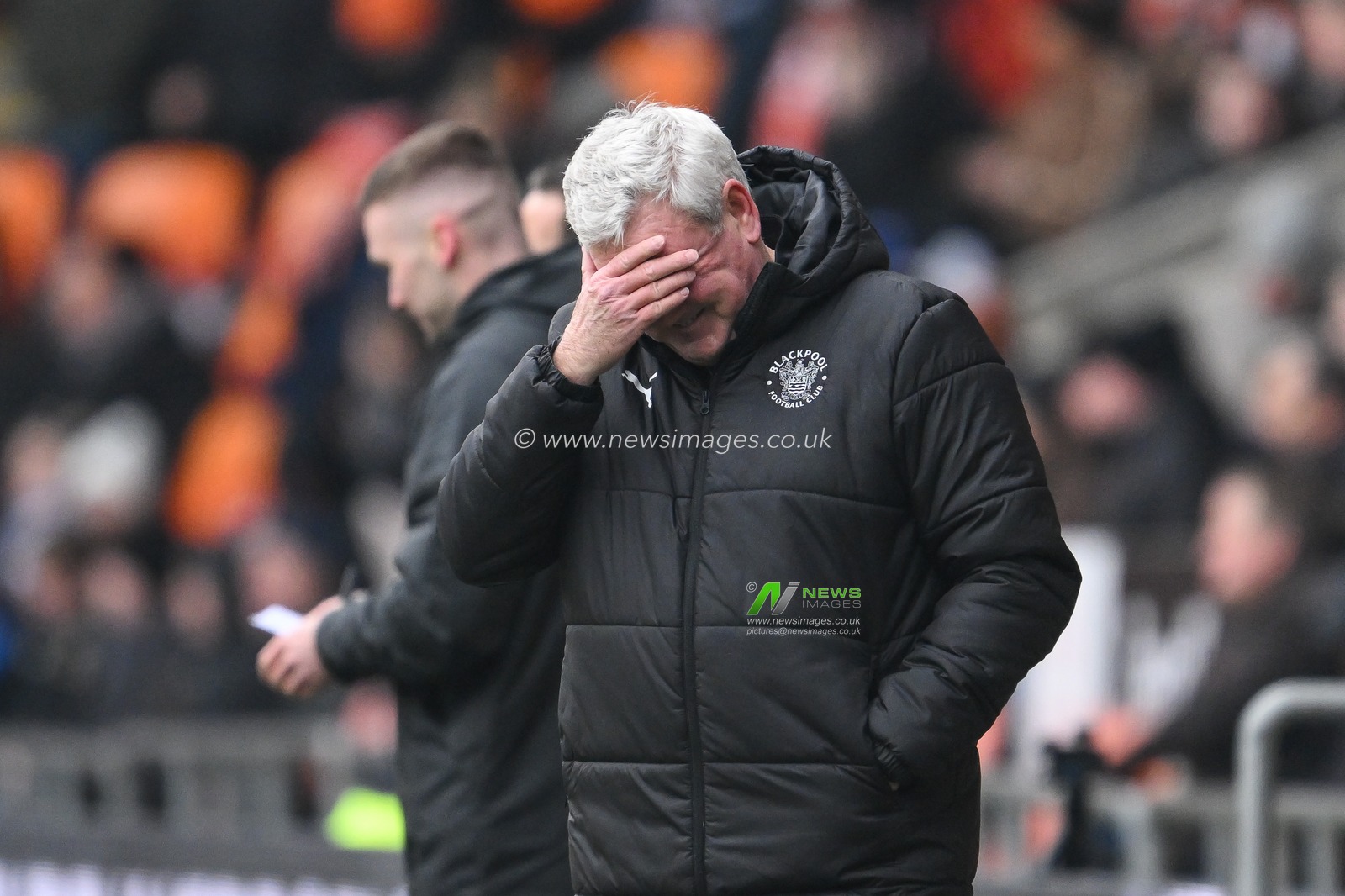 Steve Bruce head coach of Blackpool reacts during the Sky Bet League 1 match Blackpool vs Huddersfield Town at Bloomfield Road, Blackpool, United Kingdom, 18th January 2025

(Photo by Craig Thomas/News Images)