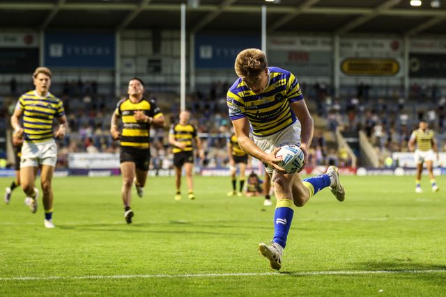 Ewan Irwin of Warrington Wolves goes over for a try during the Betfred Super League round 23 match Warrington Wolves vs York Knights at The Halliwell Jones Stadium, Warrington, United Kingdom on 13 August 2026

(Photo by Alfie Cosgrove/News Images)