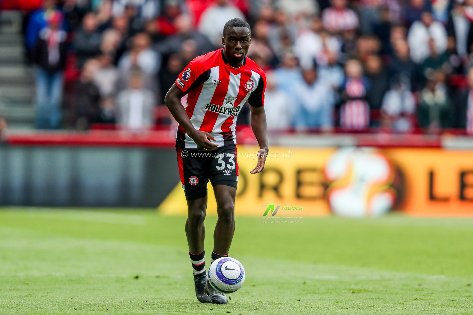 Michael Kayode of Brentford passes the ball during the Premier League match Brentford vs Manchester United at The Gtech Community Stadium, London, United Kingdom, 4th May 2025

(Photo by Izzy Poles/News Images)