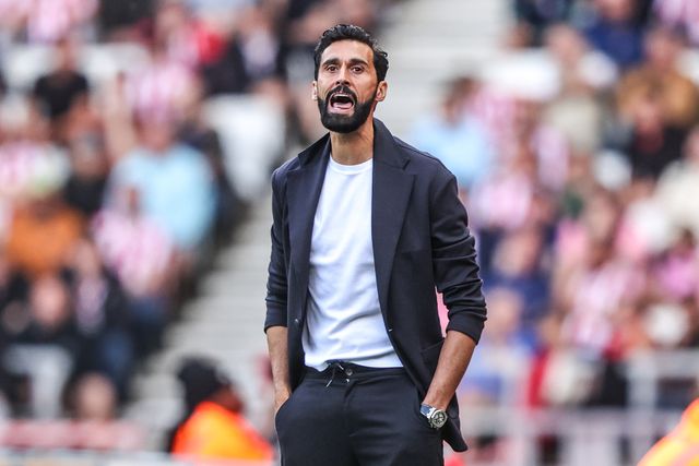 Alvaro Arbeloa manager of Fulham gives his team instructions during the Premier League match Sunderland vs Fulham at Stadium Of Light, Sunderland, United Kingdom on 30 August 2026

(Photo by Alfie Cosgrove/News Images)