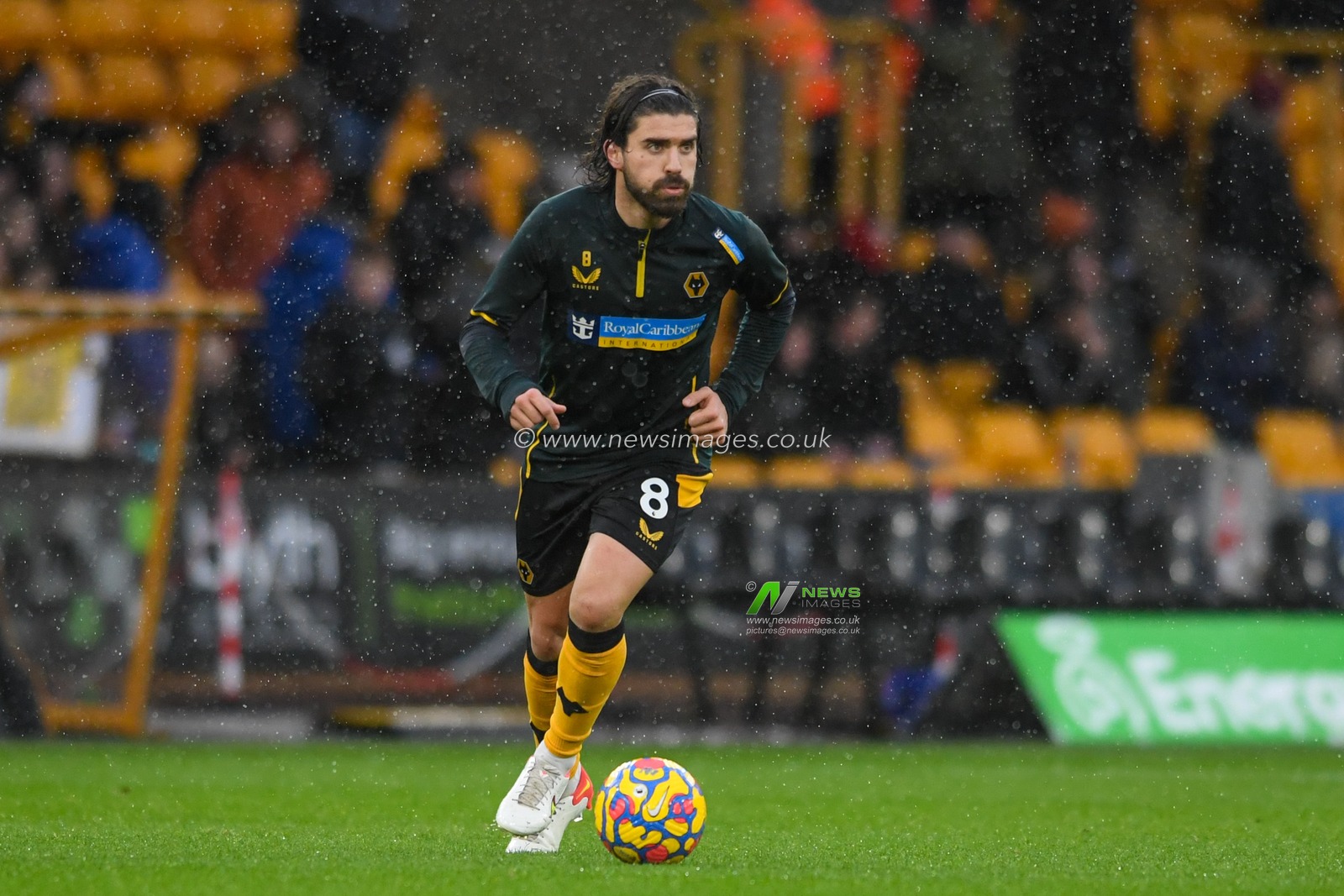 Ruben Neves #8 of Wolverhampton Wanderers warming up before the game