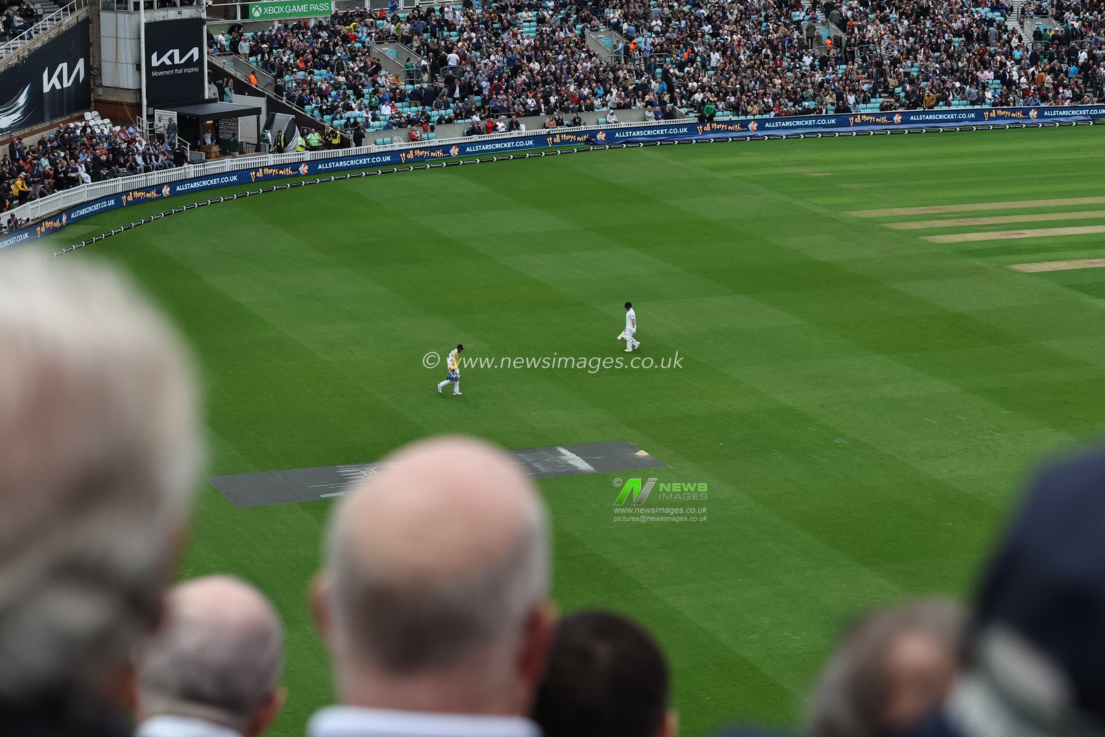 Ben Duckett of England leaves the field after been dismissed during the 3rd Rothesay Test Match Day One England v Sri Lanka at The Kia Oval, London, United Kingdom, 6th September 2024

(Photo by Mark Cosgrove/News Images)