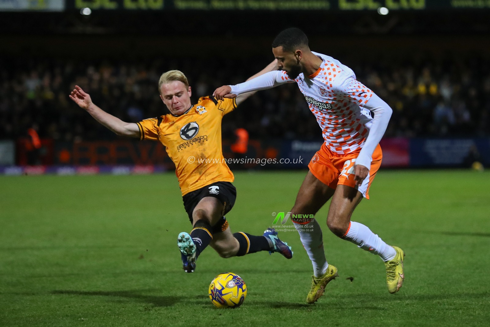 Liam Bennett #2 of Cambridge United tackles CJ Hamilton #22 of Blackpool during the Sky Bet League 1 match Cambridge United vs Blackpool at Abbey Stadium, Cambridge, United Kingdom, 16th December 2023

(Photo by Gareth Evans/News Images)