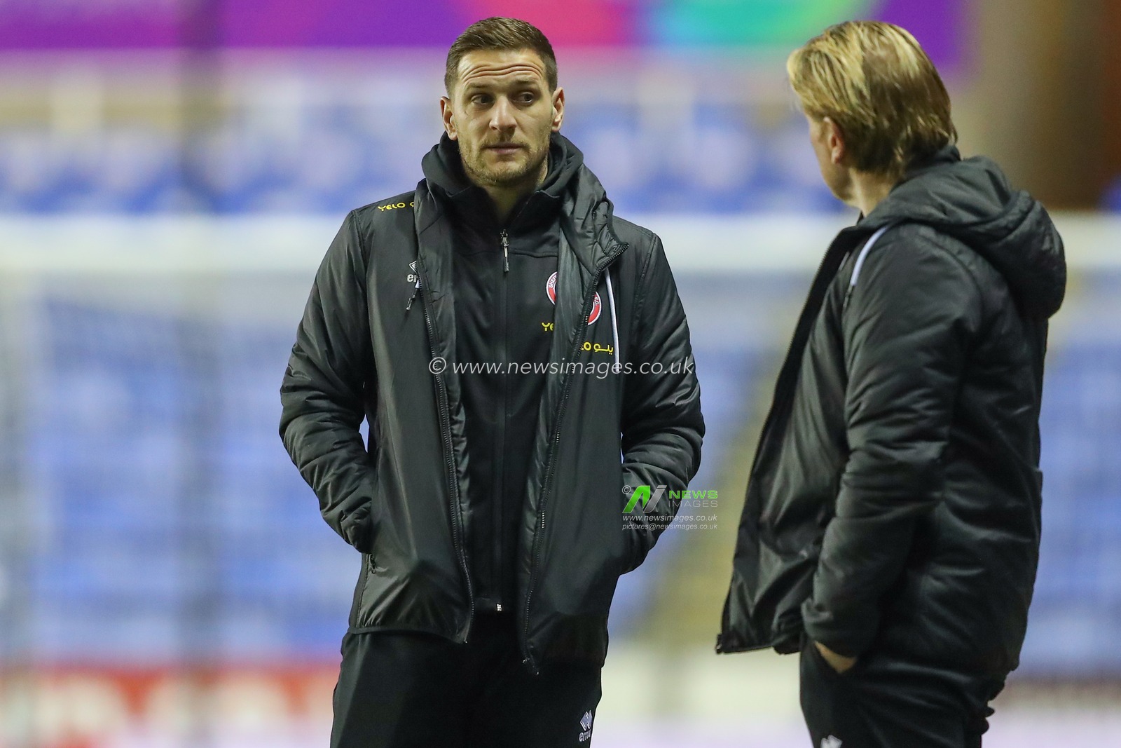 Billy Sharp #10 of Sheffield United talks with Stuart McCall coach of Sheffield United ahead of the Sky Bet Championship match Reading vs Sheffield United at Select Car Leasing Stadium, Reading, United Kingdom, 7th March 2023

(Photo by Gareth Evans/News Images)