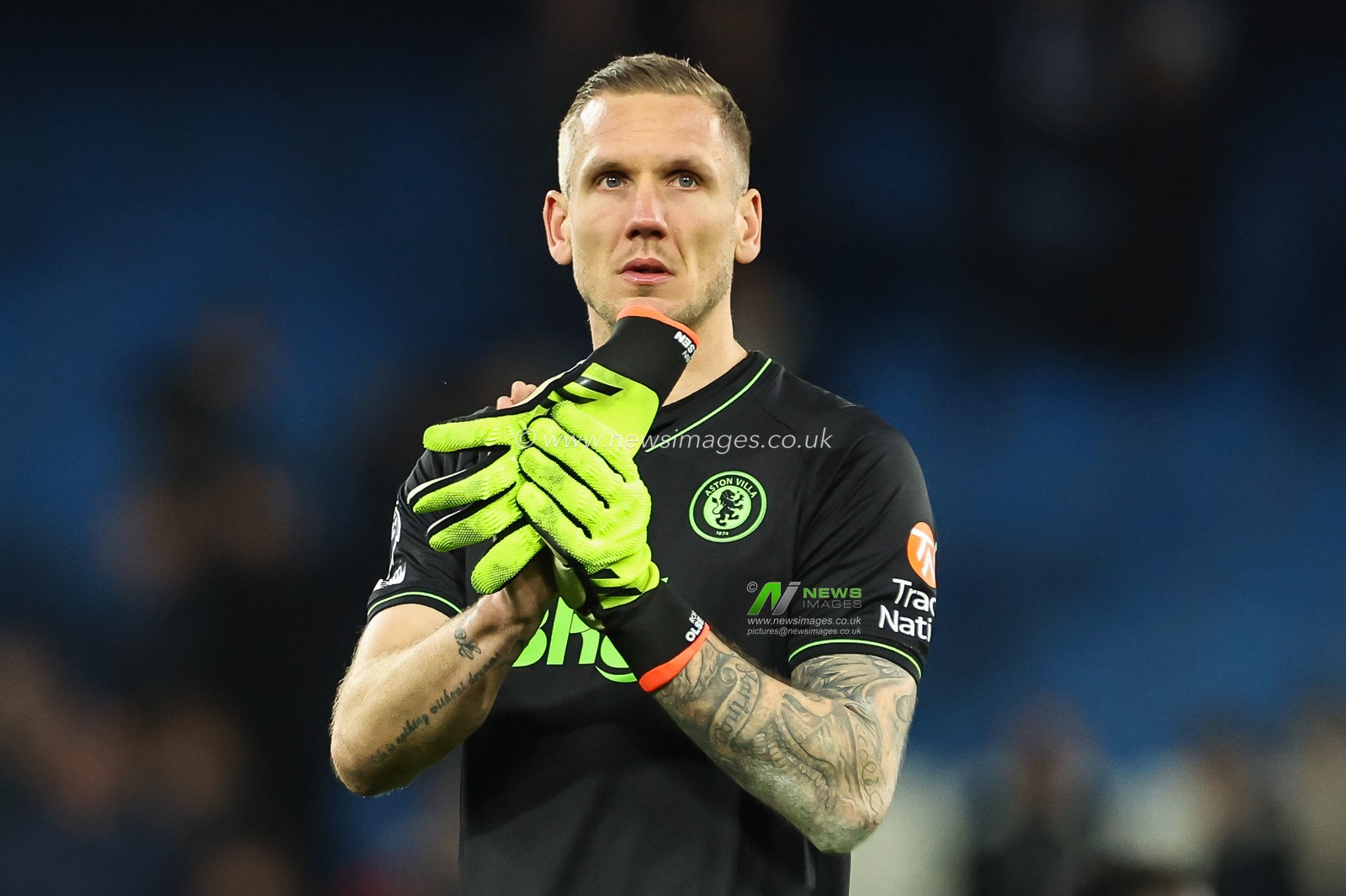 Robin Olsen of Aston Villa applauds the fans at the end of the Premier League match Manchester City vs Aston Villa at Etihad Stadium, Manchester, United Kingdom, 3rd April 2024

(Photo by Mark Cosgrove/News Images)
