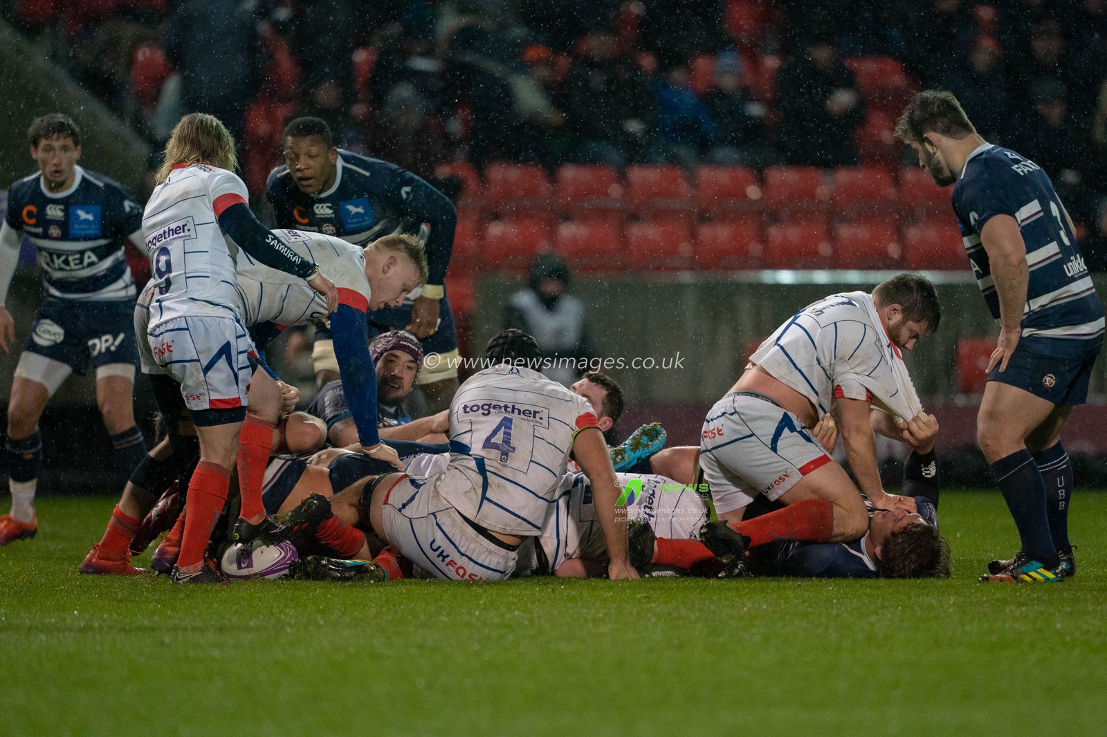 Sale Shark's Tom Bristow holds in the mix

15th December 2018, AJ Bell Stadium , Sale, England; European Rugby Challenge Cup, Sale v Bordeaux-Belges ; 

Credit: Terry Donnelly / News Images