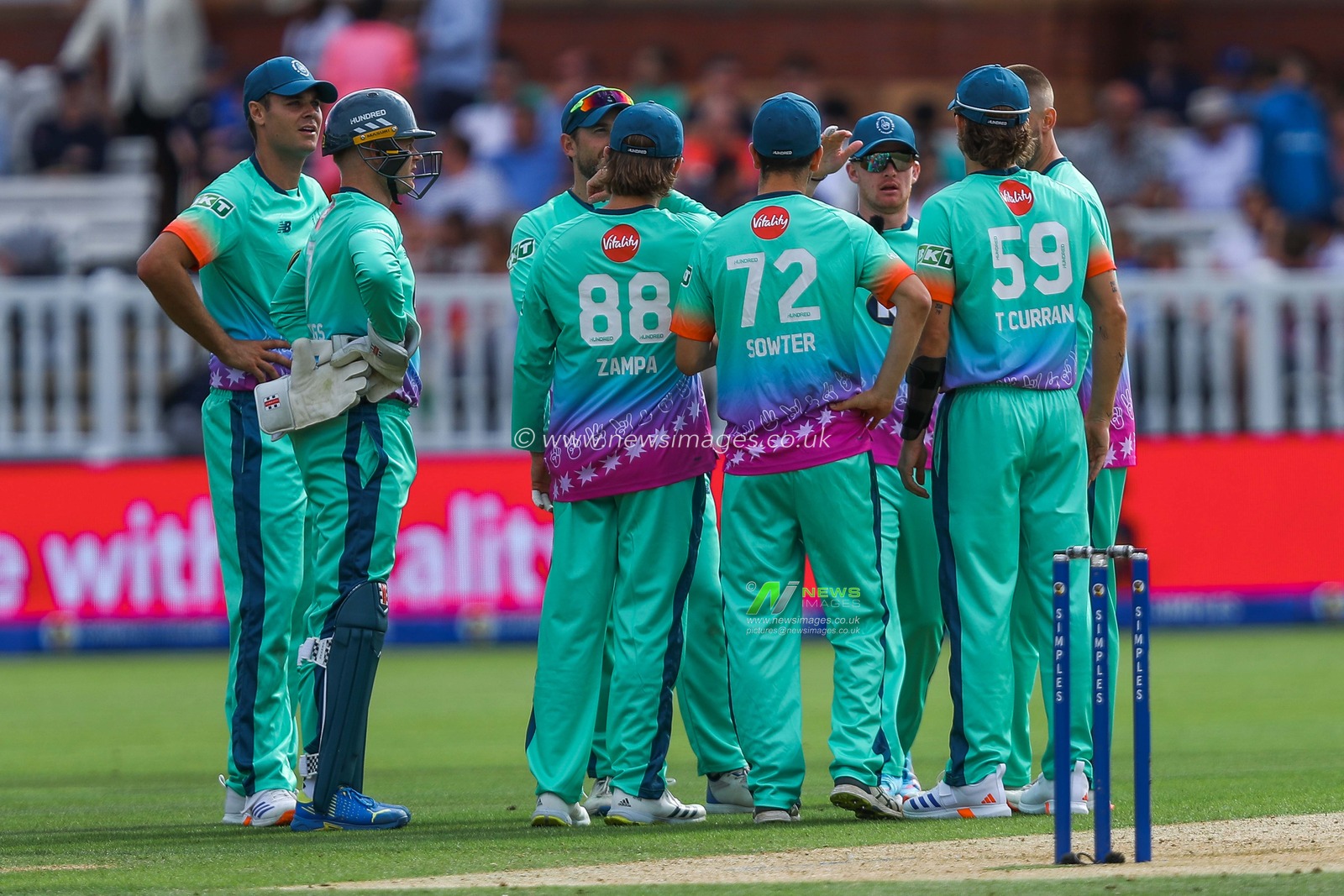Oval Invincibles during a strategic time out during the The Hundred match London Spirit Men vs Oval Invincibles at Lords, London, United Kingdom, 4th August 2024

(Photo by Izzy Poles/News Images)