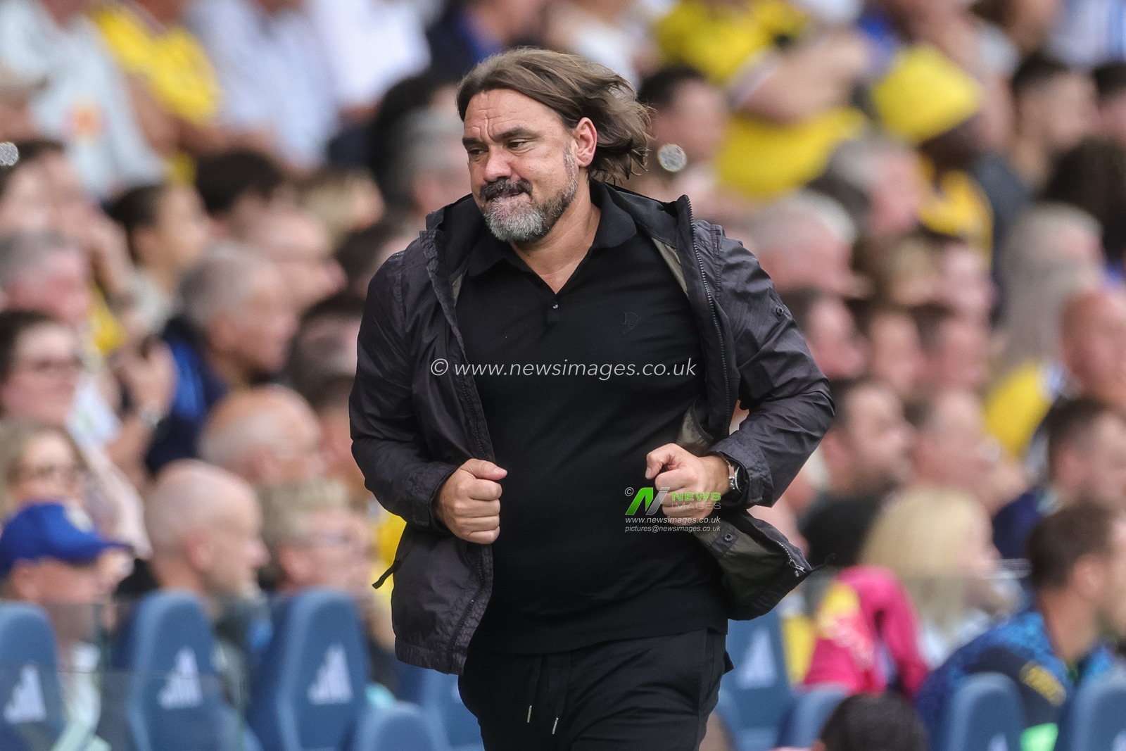 Daniel Farke manager of Leeds United run the the dressing room at half time one goal down during the Premier League match Leeds United vs Brentford at Elland Road, Leeds, United Kingdom on 30 August 2026

(Photo by Mark Cosgrove/News Images)