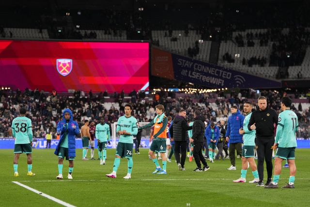 Wolves players at full time during the Premier League match West Ham United vs Wolverhampton Wanderers at London Stadium, London, United Kingdom on 10 April 2026

(Photo by Harvey Murphy/News Images)