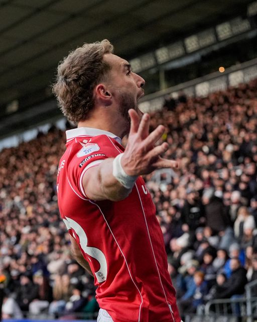 Sam Smith of Wrexham celebrates his goal to make it 0-1 during the Sky Bet Championship match Derby County vs Wrexham at Pride Park Stadium, Derby, United Kingdom, 4th January 2026

(Photo by Maynard Manyowa/News Images)

*** GER AUT SUI OUT ***