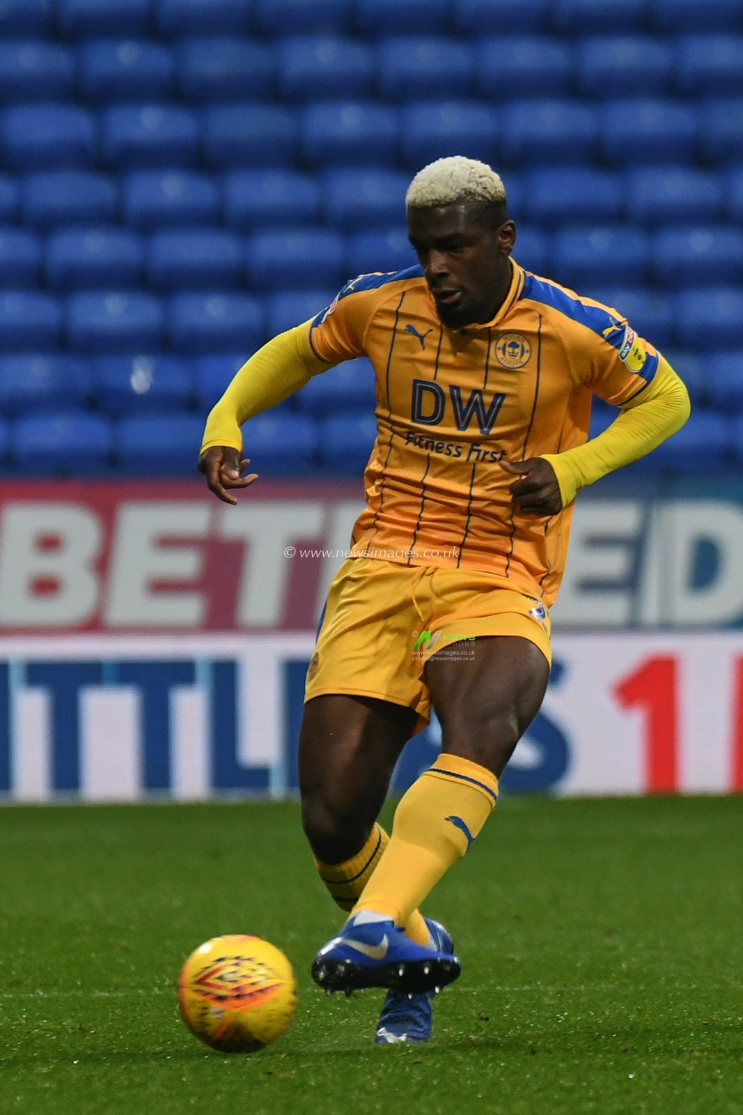 1st December 2018, University of Bolton Stadium, Bolton, England; Sky Bet Championship, Bolton v Wigan ; Cedric Kipre of Wigan Athletic puts the cross in  


Credit: Richard Long/News Images

English Football League images are subject to DataCo Licence