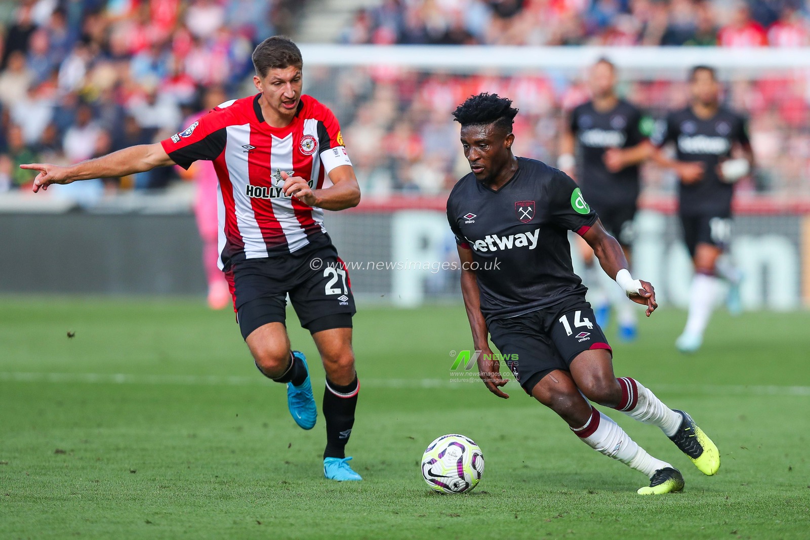Mohammed Kudus of West Ham United is put under pressure by Vitaly Janelt of Brentford during the Premier League match Brentford vs West Ham United at The Gtech Community Stadium, London, United Kingdom, 28th September 2024

(Photo by Izzy Poles/News Images)