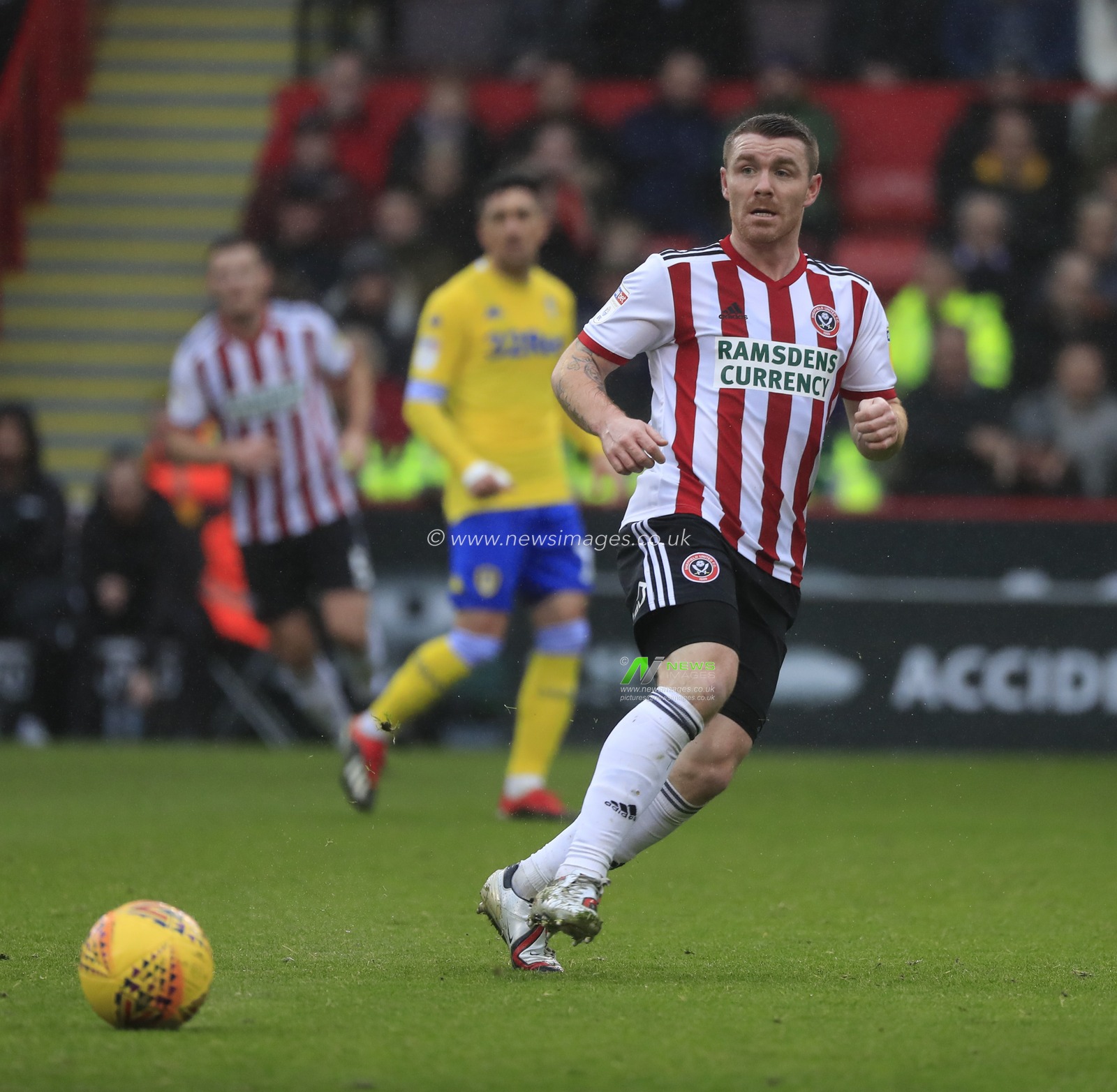 1st December 2018, Bramall Lane, Sheffield, England; Sky Bet Championship, Sheffield United v Leeds United ; John Fleck (04) of Sheffield United passes the ball out wide
Credit: Conor Molloy/News Images

English Football League images are subject to DataCo Licence