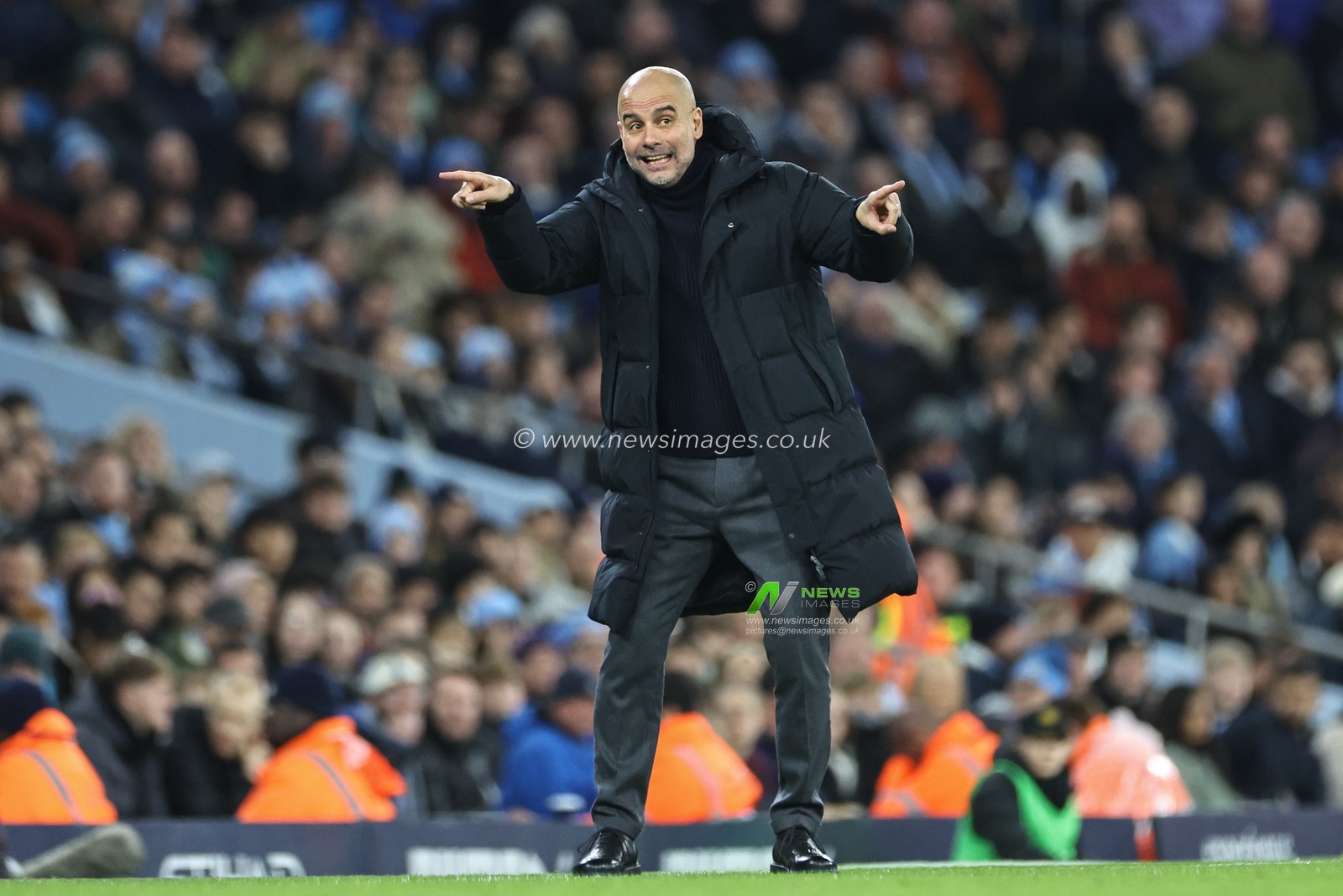 Pep Guardiola manager of Manchester City gives his team instructions during the Premier League match Manchester City vs Brentford at Etihad Stadium, Manchester, United Kingdom, 20th February 2024

(Photo by Mark Cosgrove/News Images)