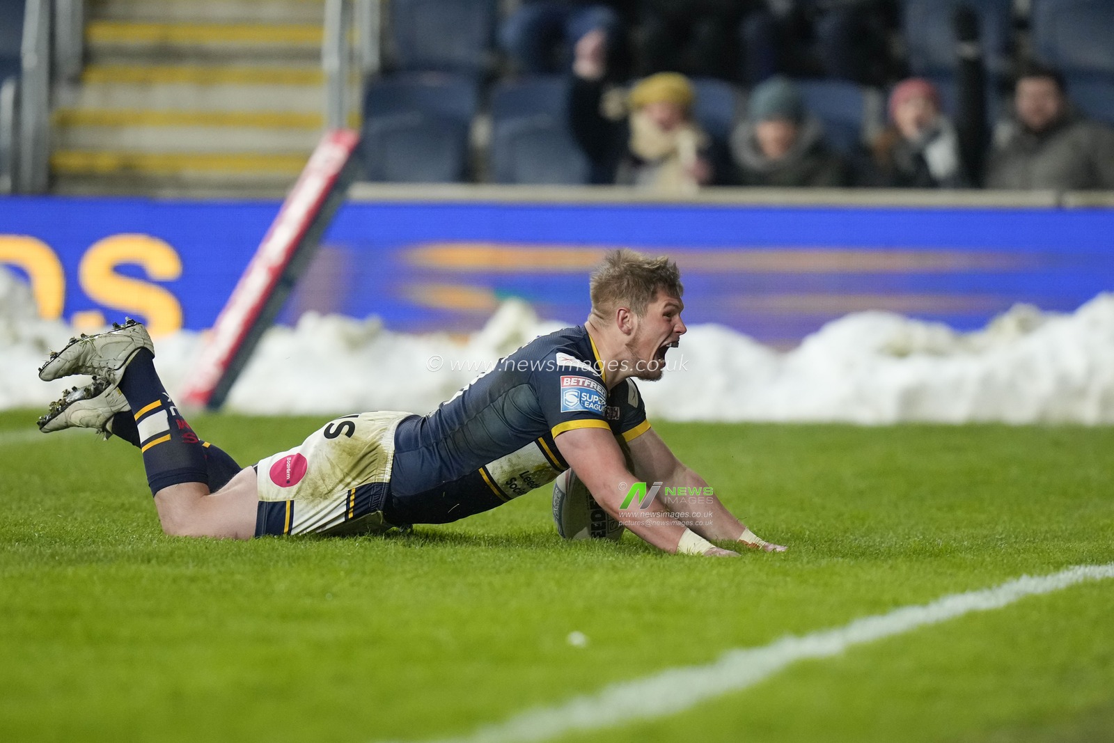 Tom Holroyd #18 of Leeds Rhinos dives over to score a try during the Betfred Super League Round 4 match Leeds Rhinos vs Wakefield Trinity at Headingley Stadium, Leeds, United Kingdom, 10th March 2023

(Photo by Steve Flynn/News Images)