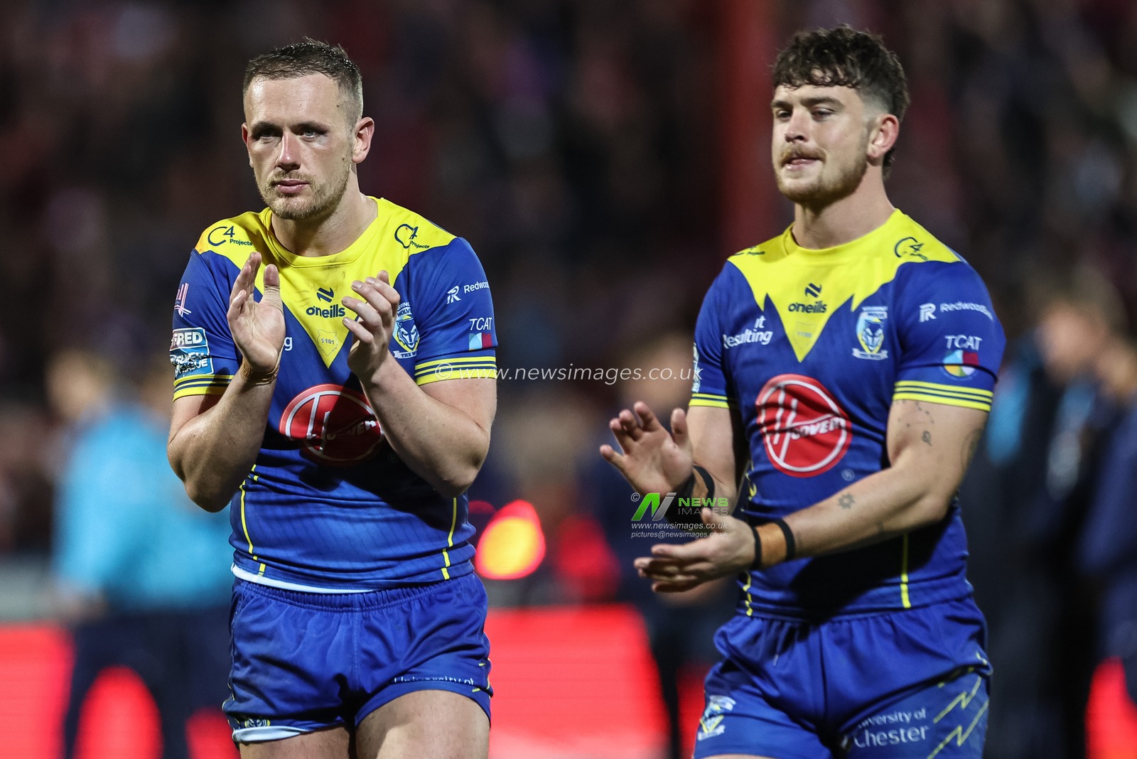 Ben Currie of Warrington Wolves applauds the traveling fans during the Betfred Super League Semi-Finals match Hull KR vs Warrington Wolves at Sewell Group Craven Park, Kingston upon Hull, United Kingdom, 4th October 2024

(Photo by Mark Cosgrove/News Images)
