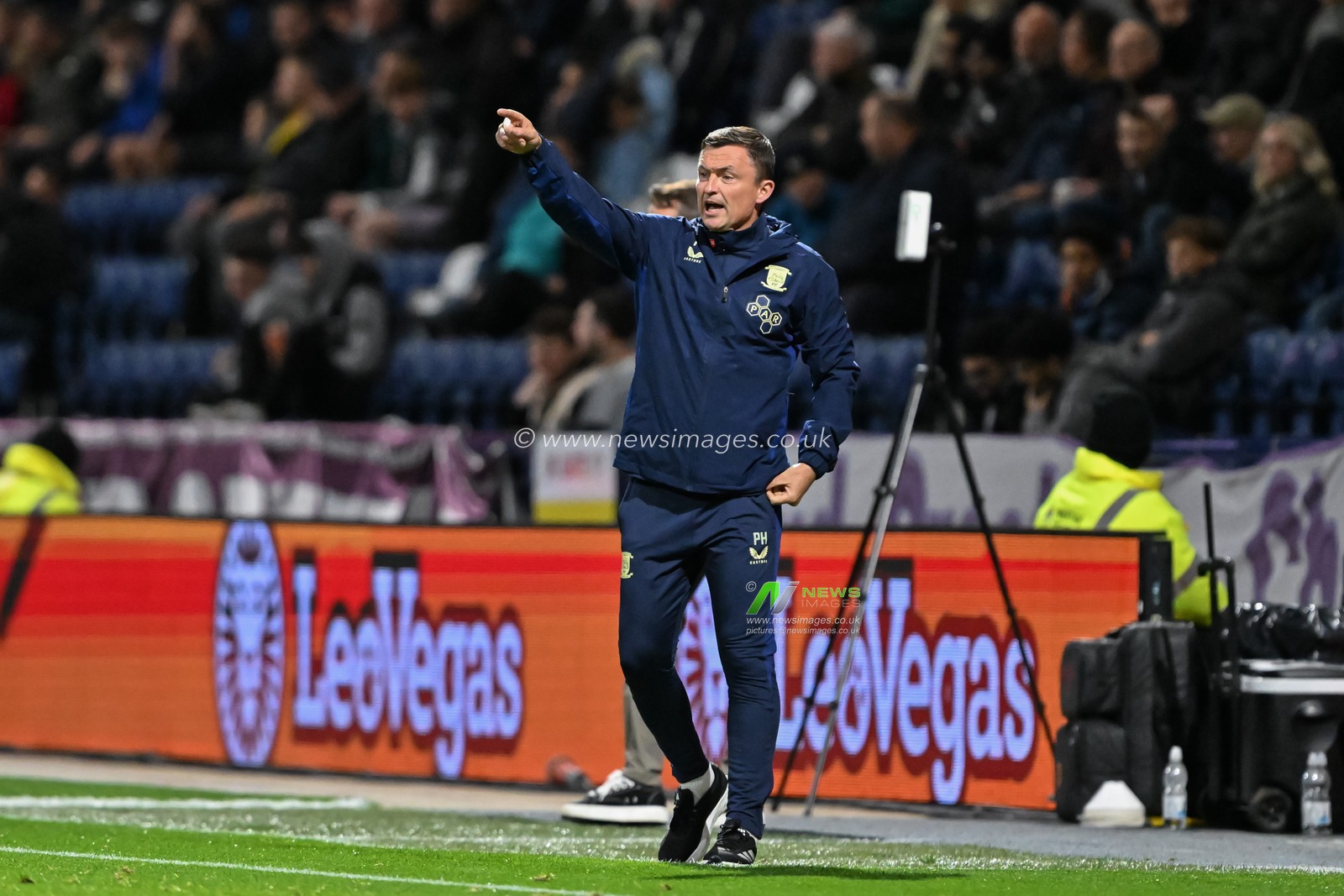 Paul Heckingbottom manager of Preston North End instructs during the Sky Bet Championship match Preston North End vs Watford at Deepdale, Preston, United Kingdom, 2nd October 2024

(Photo by Cody Froggatt/News Images)