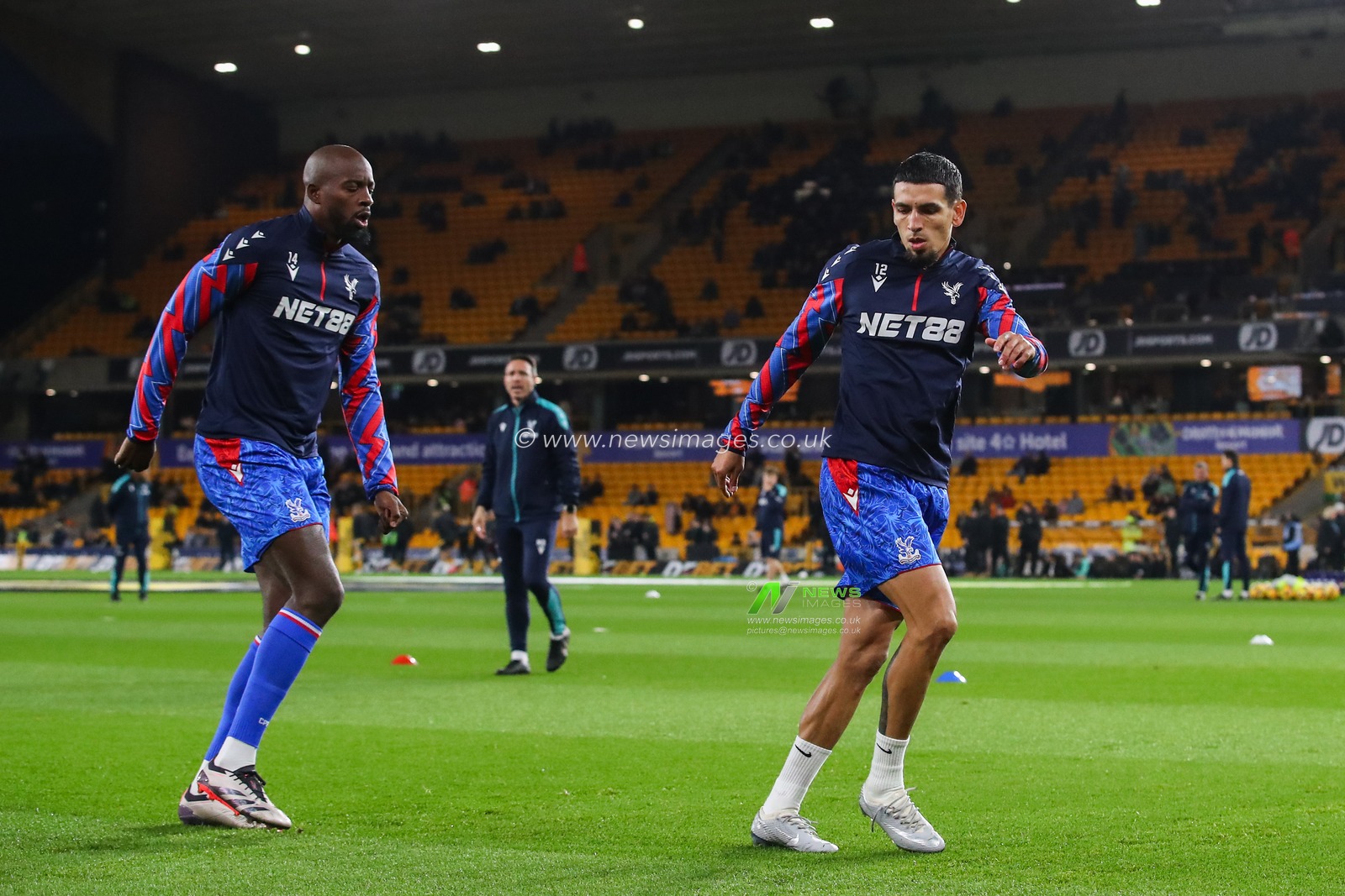 Daniel MuÃ±oz of Crystal Palace during the pre-game warm up ahead of the Premier League match Wolverhampton Wanderers vs Crystal Palace at Molineux, Wolverhampton, United Kingdom, 2nd November 2024

(Photo by Gareth Evans/News Images)