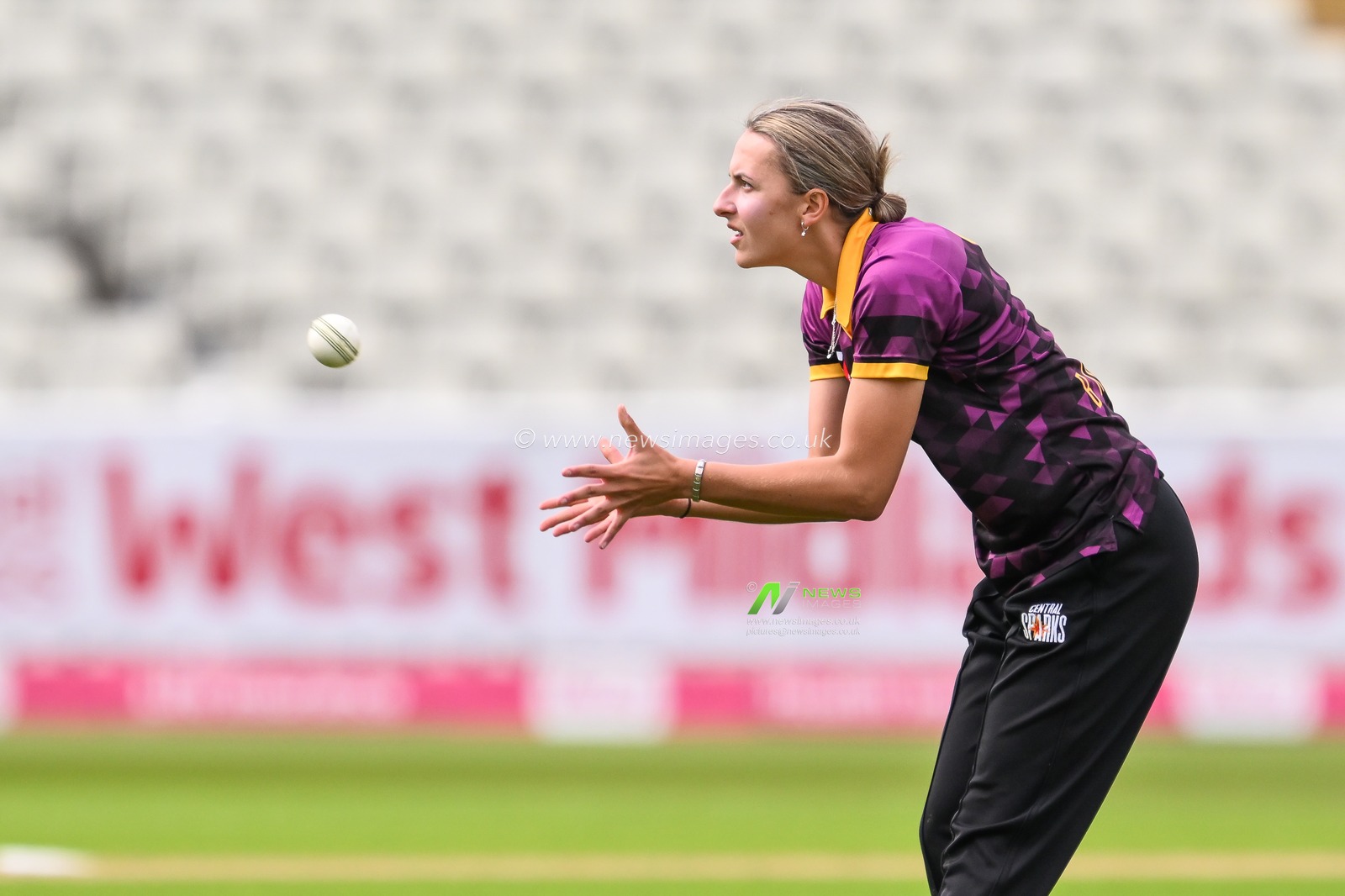 Hannah Baker of Central Sparks receives the ball during the Charlotte Edwards Cup match Central Sparks vs Lancashire Thunder at Edgbaston, Birmingham, United Kingdom, 14th June 2024

(Photo by Craig Thomas/News Images)