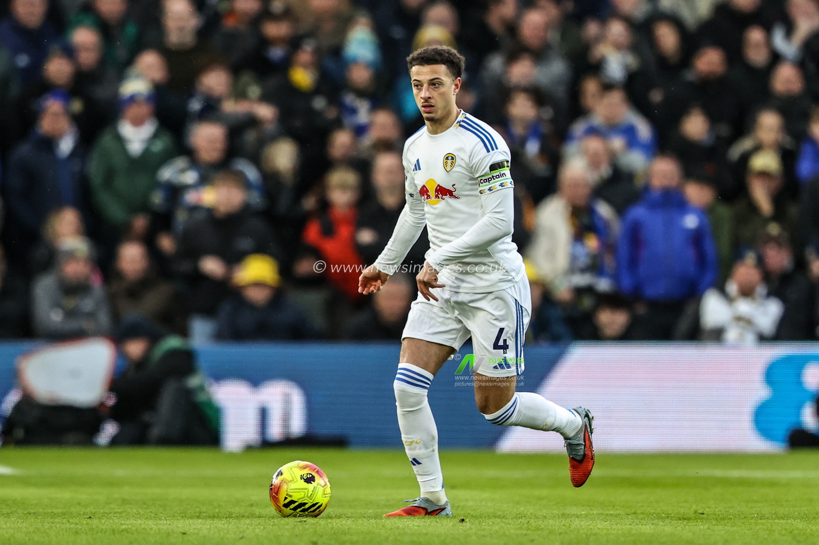 Ethan Ampadu of Leeds United during the Premier League match Leeds United vs Aston Villa at Elland Road, Leeds, United Kingdom, 23rd November 2025

(Photo by Alfie Cosgrove/News Images)

*** GER AUT SUI OUT ***