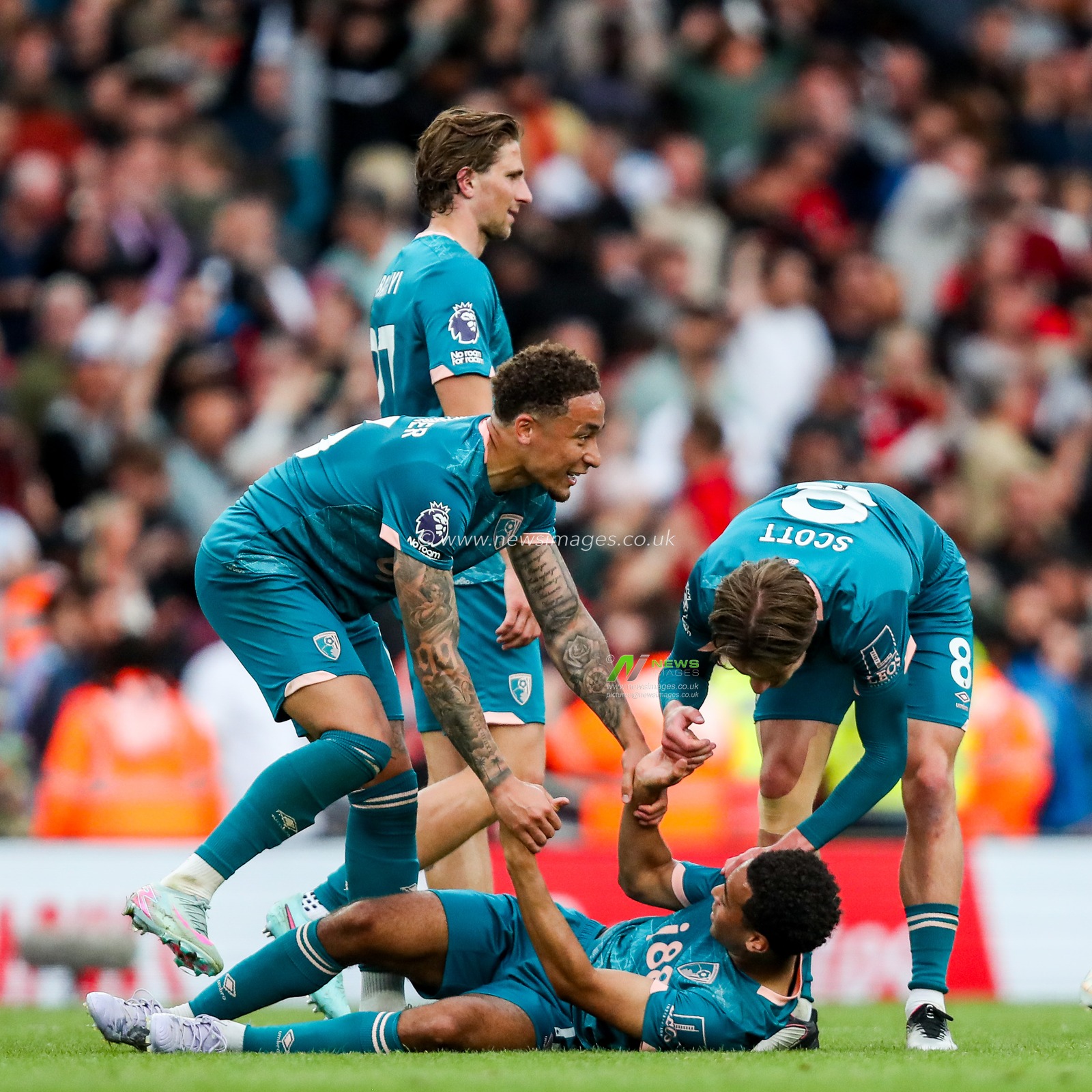 AFC Bournemouth celebrate after the teams victory following the Premier League match Arsenal vs Bournemouth at Emirates Stadium, London, United Kingdom, 3rd May 2025

(Photo by Izzy Poles/News Images)