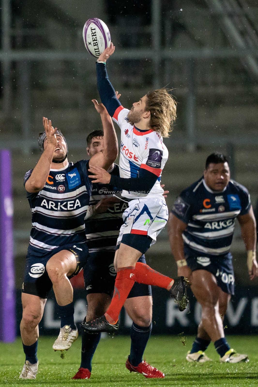 Sale Shark's Faf De Klerk competes for the ball

15th December 2018, AJ Bell Stadium , Sale, England; European Rugby Challenge Cup, Sale v Bordeaux-Belges ; 

Credit: Terry Donnelly / News Images