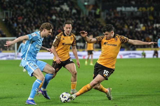 John Egan of Hull City wins the ball but a foul is given during the Sky Bet Championship match Hull City vs Coventry City at MKM Stadium, Hull, United Kingdom on 06 April 2026

(Photo by Mark Cosgrove/News Images)