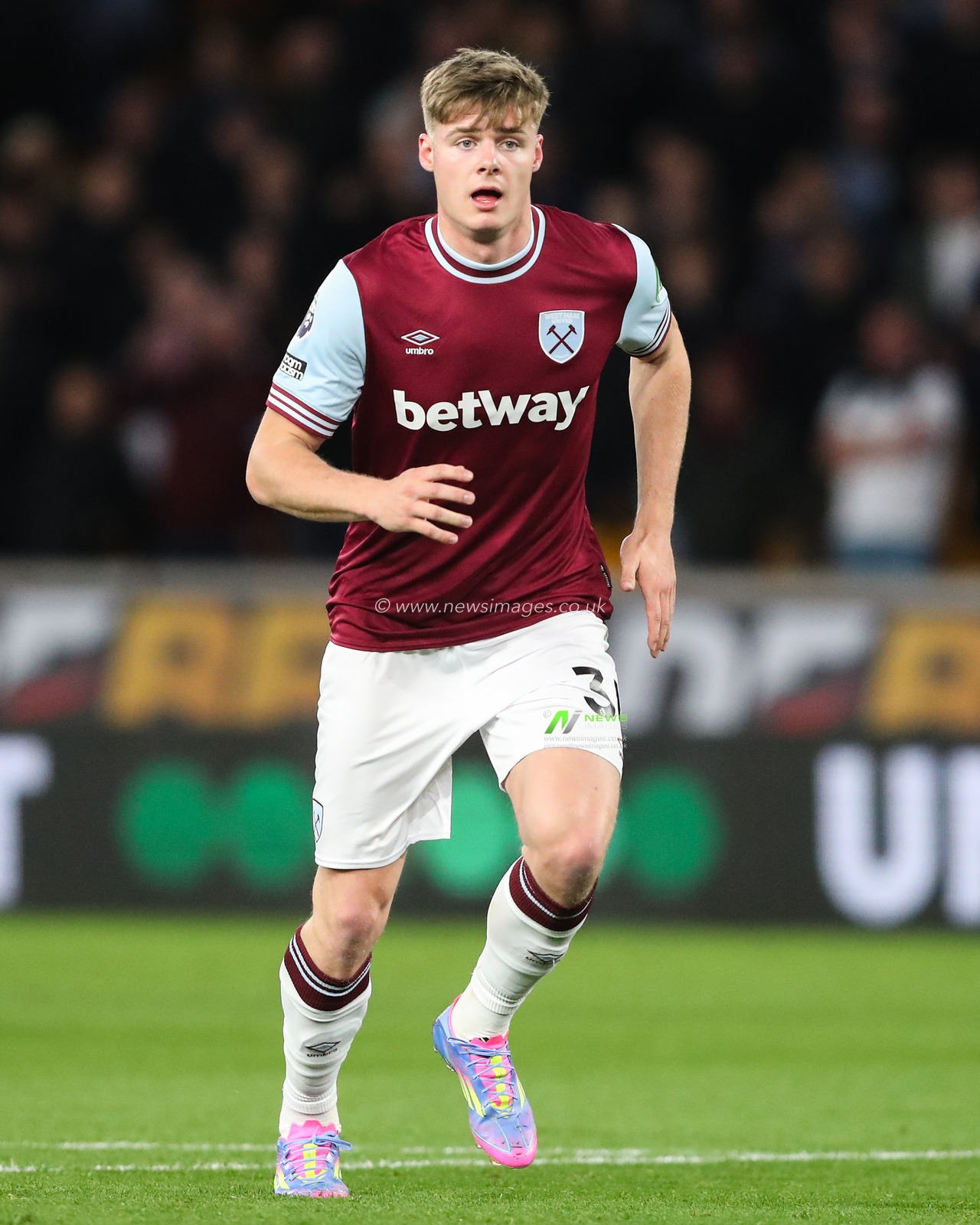 Evan Ferguson of West Ham United during the Premier League match Wolverhampton Wanderers vs West Ham United at Molineux, Wolverhampton, United Kingdom, 1st April 2025

(Photo by Gareth Evans/News Images)