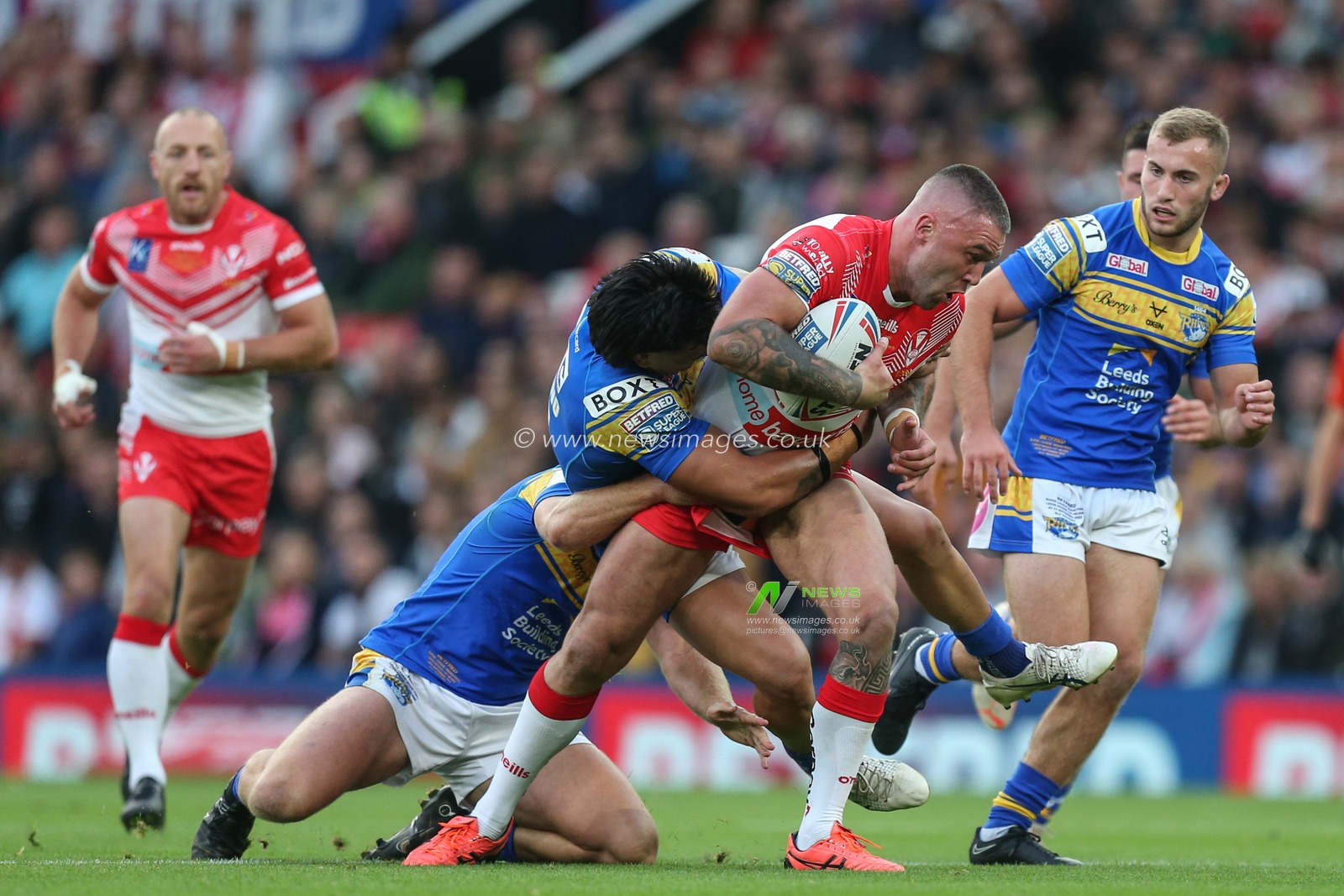 Curtis Sironen #16 of St Helens runs at the Leeds Rhinos defence during the 25th Betfred Super League Grand Final match St Helens vs Leeds Rhinos at Old Trafford, Manchester, United Kingdom, 24th September 2022

(Photo by David Greaves/News Images)