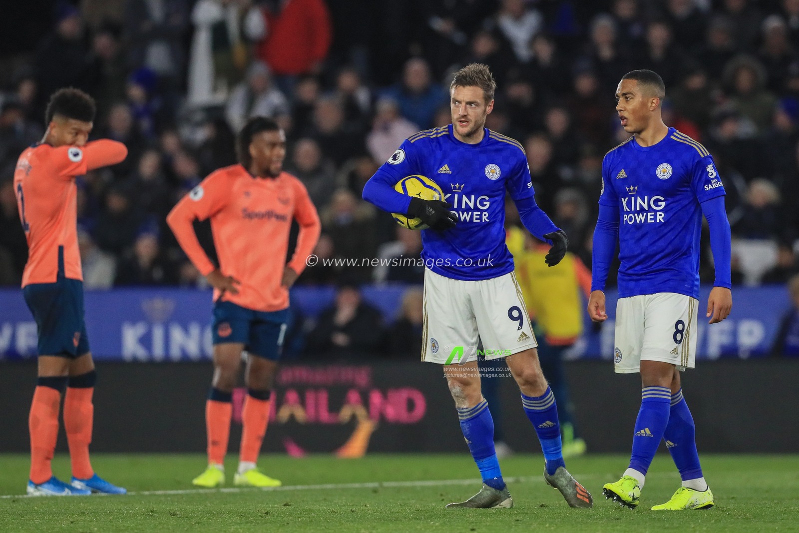 1st December 2019, King Power Stadium, Leicester, England; Premier League, Leicester City v Everton : Jamie Vardy (9) of Leicester City  and Youri Tielemans (8) of Leicester City  discus whoâ€™s taking the penalty before VAR ruled it out 


Credit: Mark Cosgrove/News Images