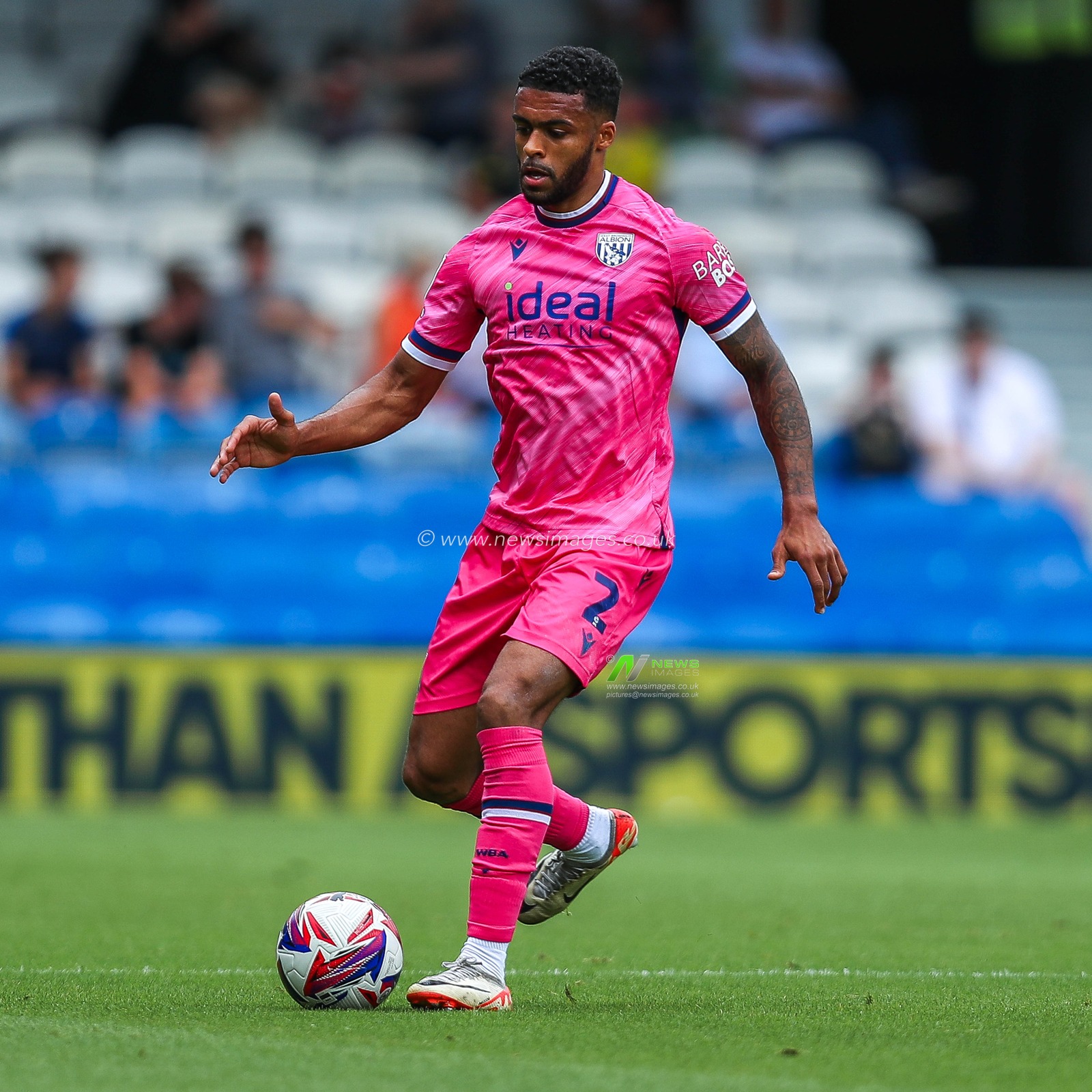 Darnell Furlong of West Bromwich Albion runs with the ball during the Sky Bet Championship match Queens Park Rangers vs West Bromwich Albion at Kiyan Prince Foundation Stadium, London, United Kingdom, 10th August 2024

(Photo by Izzy Poles/News Images)