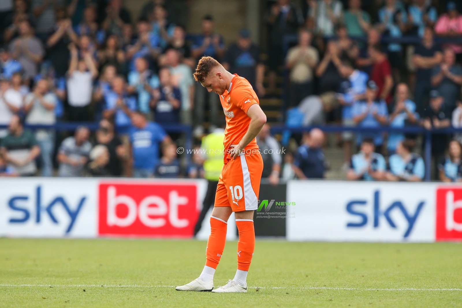 Sonny Carey #10 of Blackpool dejected at the final whistle during the Sky Bet League 1 match Wycombe Wanderers vs Blackpool at Adams Park, High Wycombe, United Kingdom, 16th September 2023

(Photo by Arron Gent/News Images)