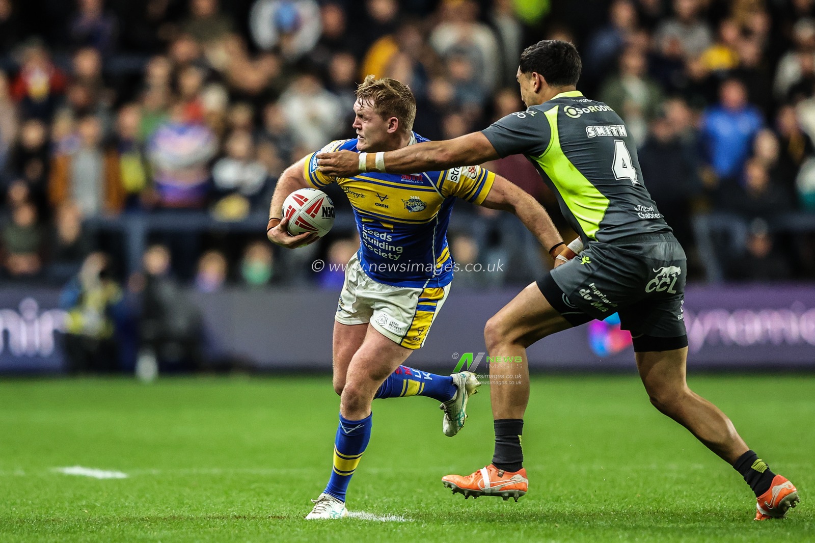 James McDonnell of Leeds Rhinos is tackled by Reimis Smith of Catalan Dragons during the Betfred Super League round 26 match Leeds Rhinos vs Catalans Dragons at Headingley Stadium, Leeds, United Kingdom, 11th September 2025

(Photo by Alfie Cosgrove/News Images)