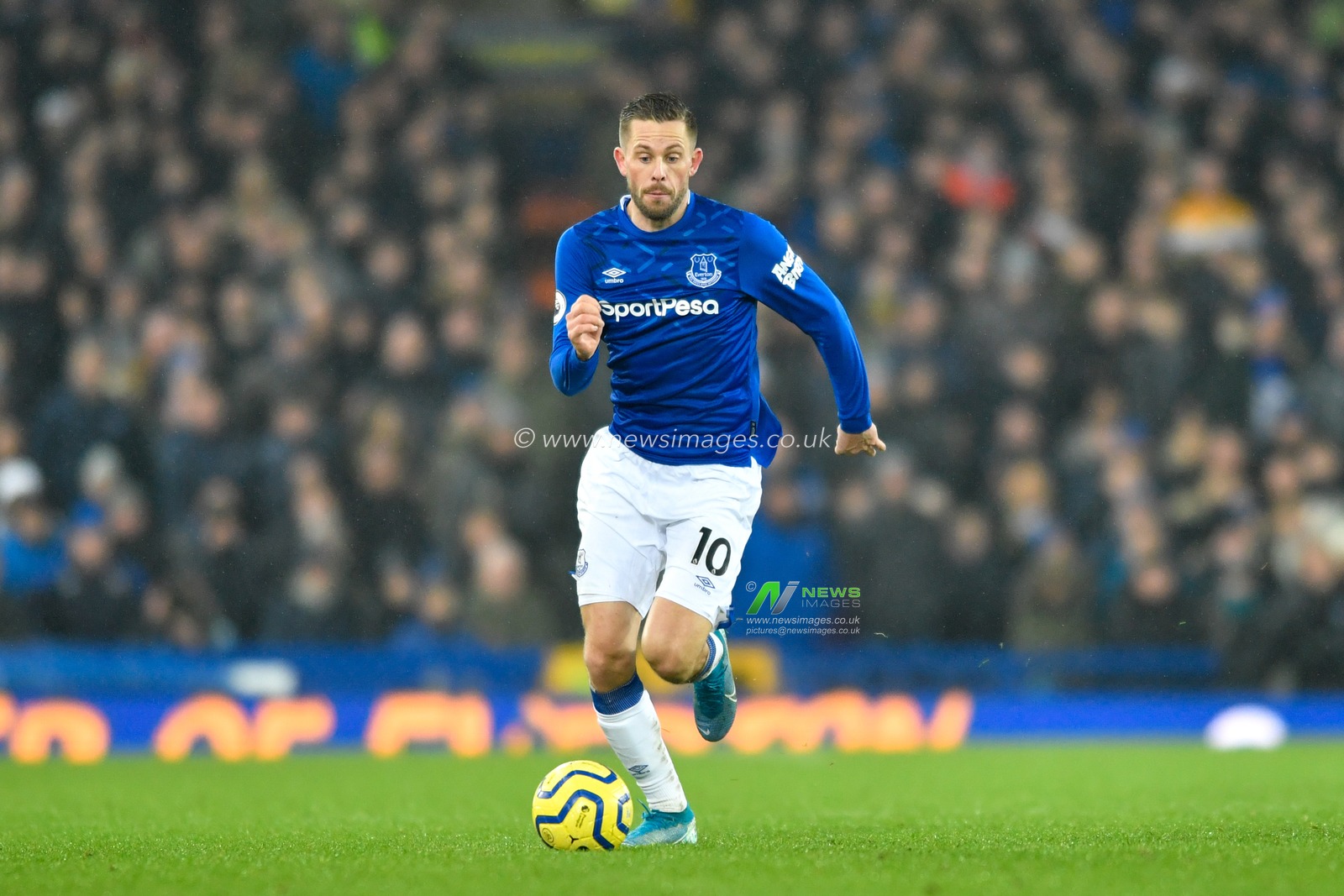 26th December 2019, Goodison Park, Liverpool, England; Premier League, Everton v Burnley : Gylfi Sigurdsson (10) of Everton runs forward with the ball

Credit: Simon Whitehead/News Images