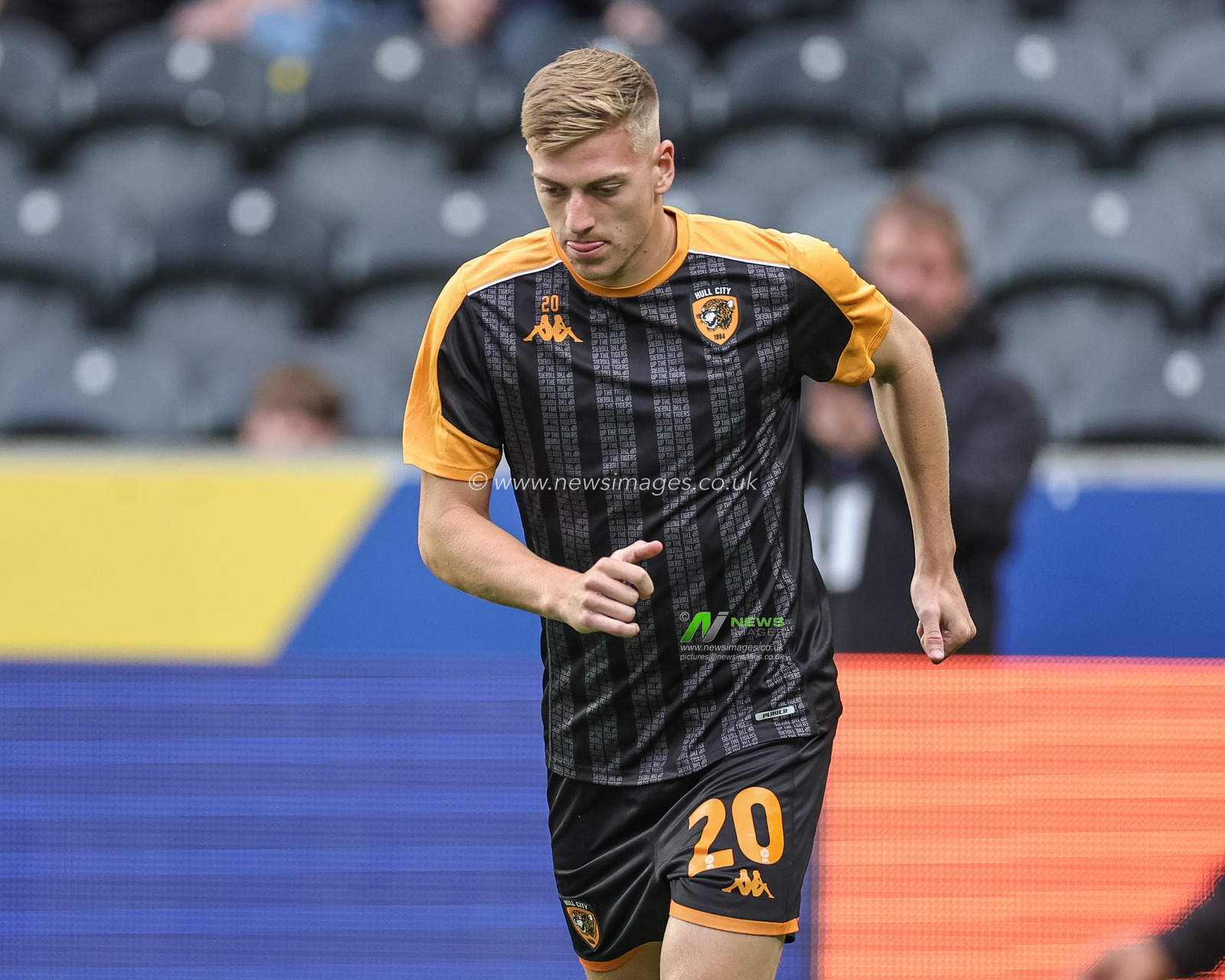 Liam Delap #20 of Hull City in the pregame warmup session during the Sky Bet Championship match Hull City vs Bristol City at MKM Stadium, Hull, United Kingdom, 25th August 2023

(Photo by Mark Cosgrove/News Images)