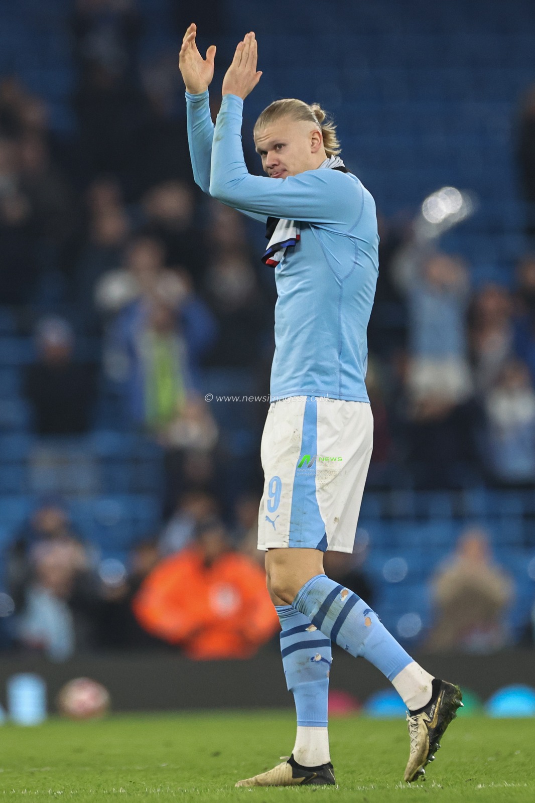 Erling Haaland  of Manchester City applauds the home fans after Manchester City win 3-1 during the UEFA Champions League match Manchester City vs F.C. Copenhagen at Etihad Stadium, Manchester, United Kingdom, 6th March 2024

(Photo by Mark Cosgrove/News Images)